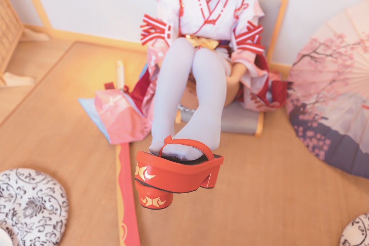 xgyw.top_萝莉美女神楽板真冬刀之语主题私房性感日系风白色腿袜秀美腿完美诱惑写真150P
