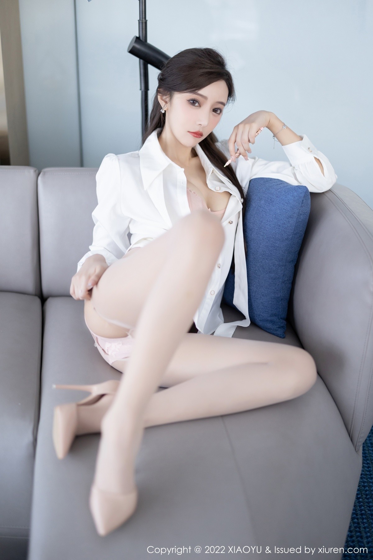 xgyw.top_[XiaoYu画语界]Vol.852_女神王馨瑶yanni性感白T配长裤半脱露粉色蕾丝内衣惹火诱惑写真81P
