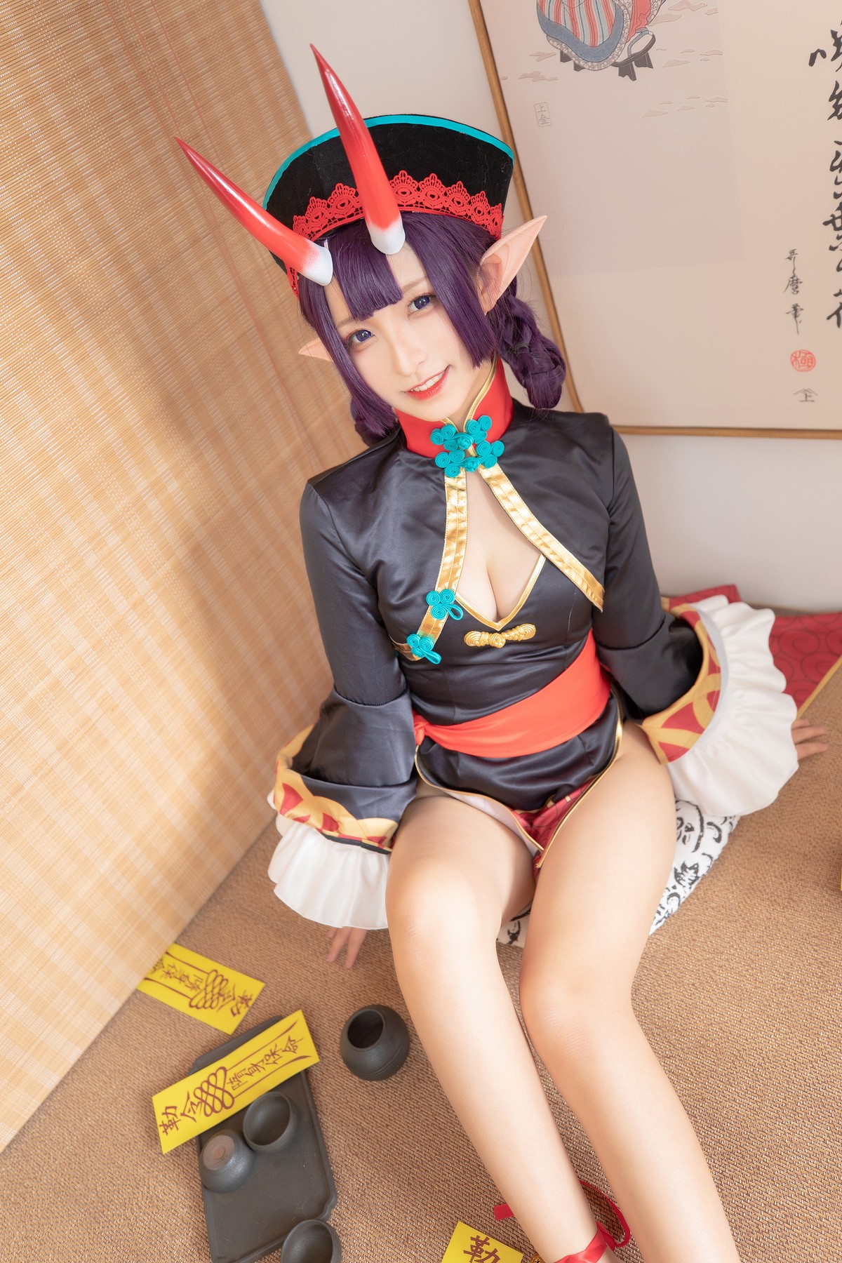 xgyw.top_萝莉美女神楽板真冬酒吞cos主题性感黑色短旗袍秀翘臀美腿撩人诱惑写真150P