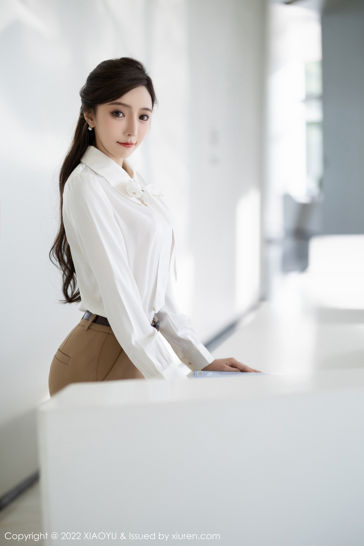 xgyw.top_[XiaoYu画语界]Vol.852_女神王馨瑶yanni性感白T配长裤半脱露粉色蕾丝内衣惹火诱惑写真81P