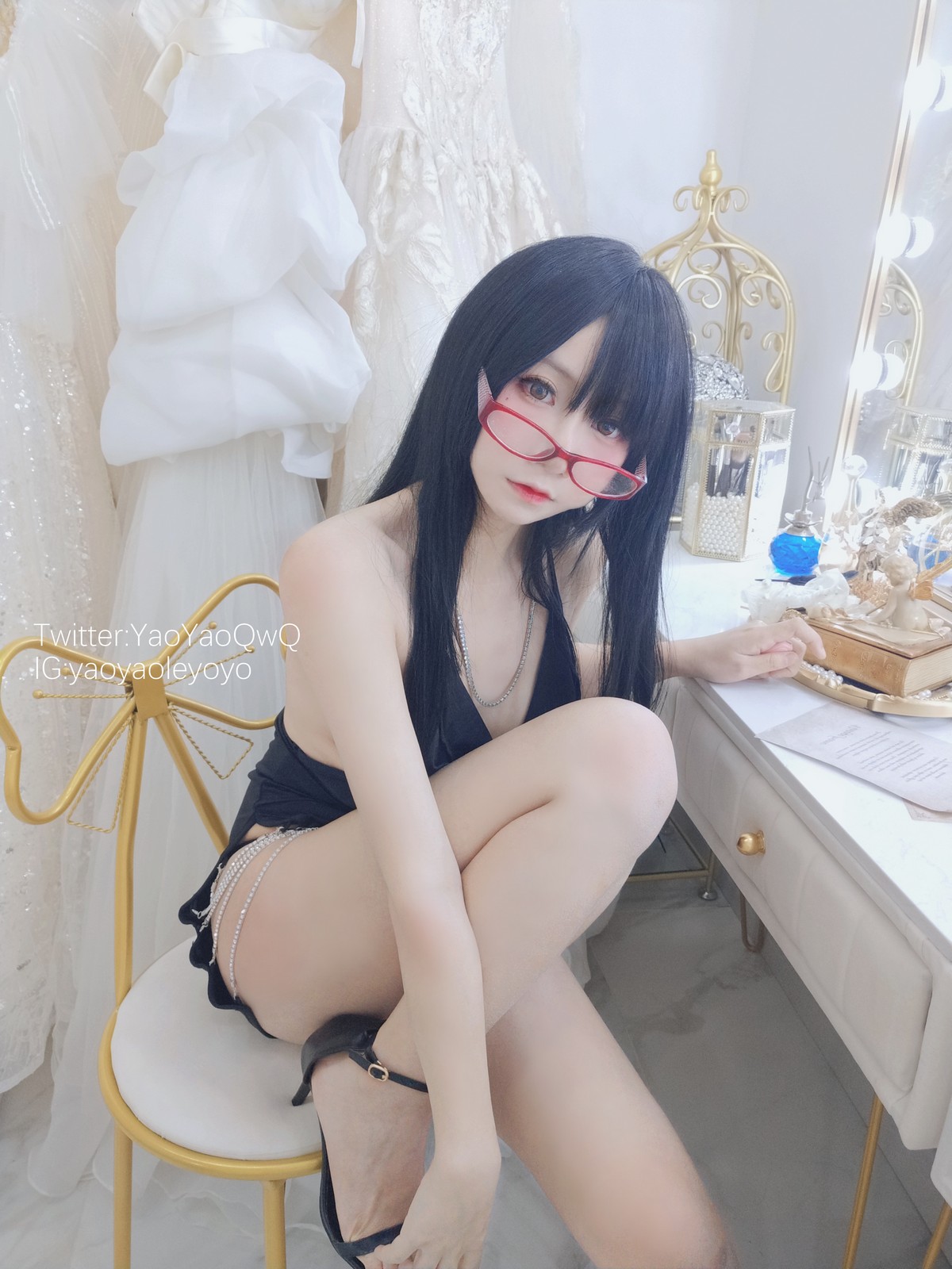 xgyw.top_网络美女软妹摇摇乐和姐姐一起玩吧主题性感黑色礼裙半脱露豪乳遮点诱惑写真32P