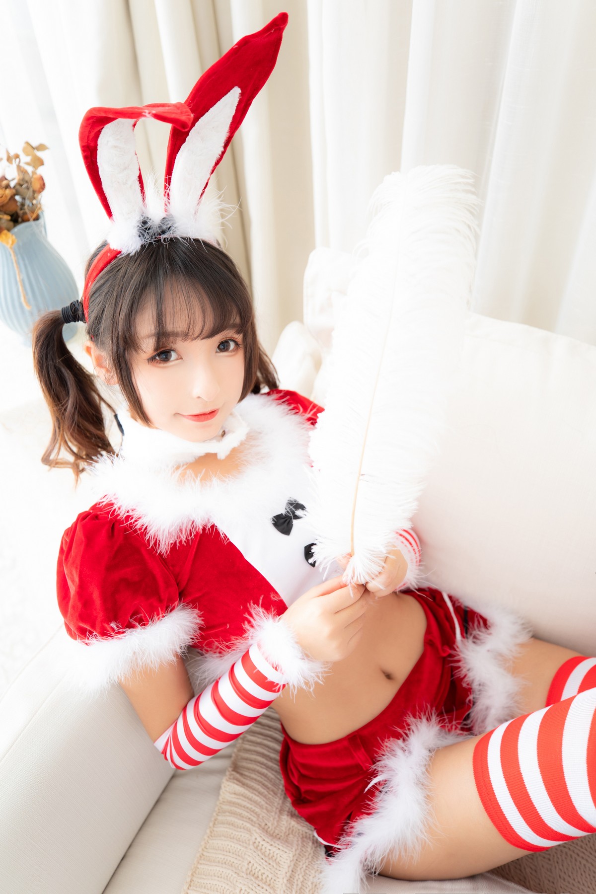 xgyw.top_萝莉美女神楽坂真冬圣诞皇后主题红色皮质开胸连体衣配黑皮袜完美诱惑写真150P