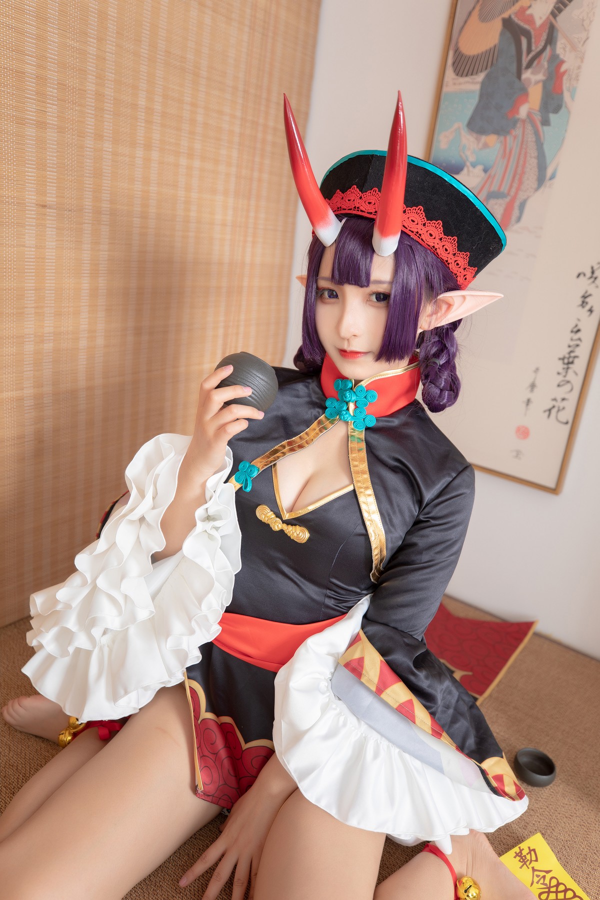 xgyw.top_萝莉美女神楽板真冬酒吞cos主题性感黑色短旗袍秀翘臀美腿撩人诱惑写真150P