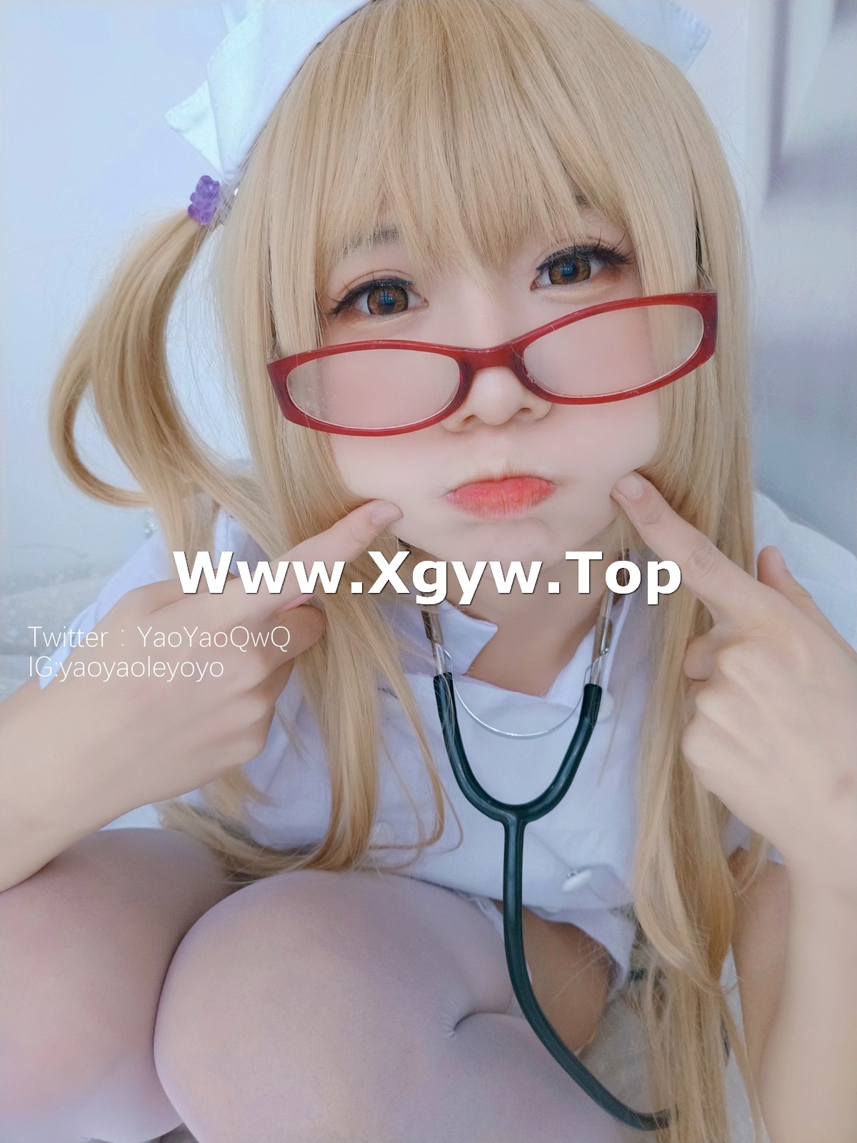 xgyw.top_网络美女软妹摇摇乐治愈不愉快主题私房护士装半脱露白色蕾丝吊袜诱惑写真89P