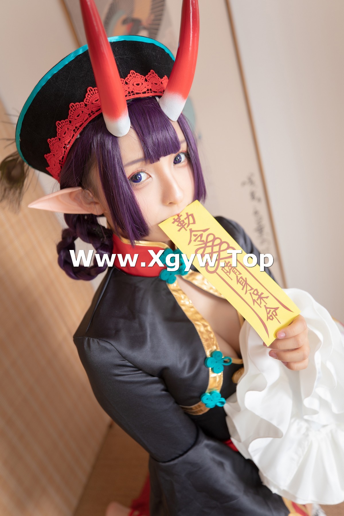 xgyw.top_萝莉美女神楽板真冬酒吞cos主题性感黑色短旗袍秀翘臀美腿撩人诱惑写真150P