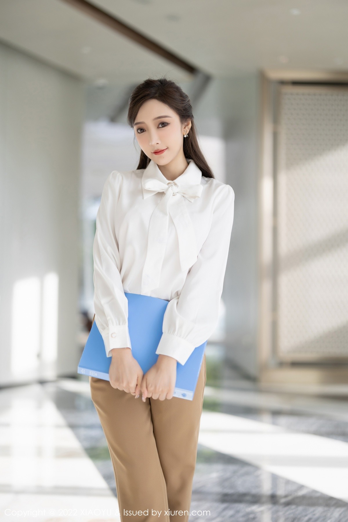 xgyw.top_[XiaoYu画语界]Vol.852_女神王馨瑶yanni性感白T配长裤半脱露粉色蕾丝内衣惹火诱惑写真81P