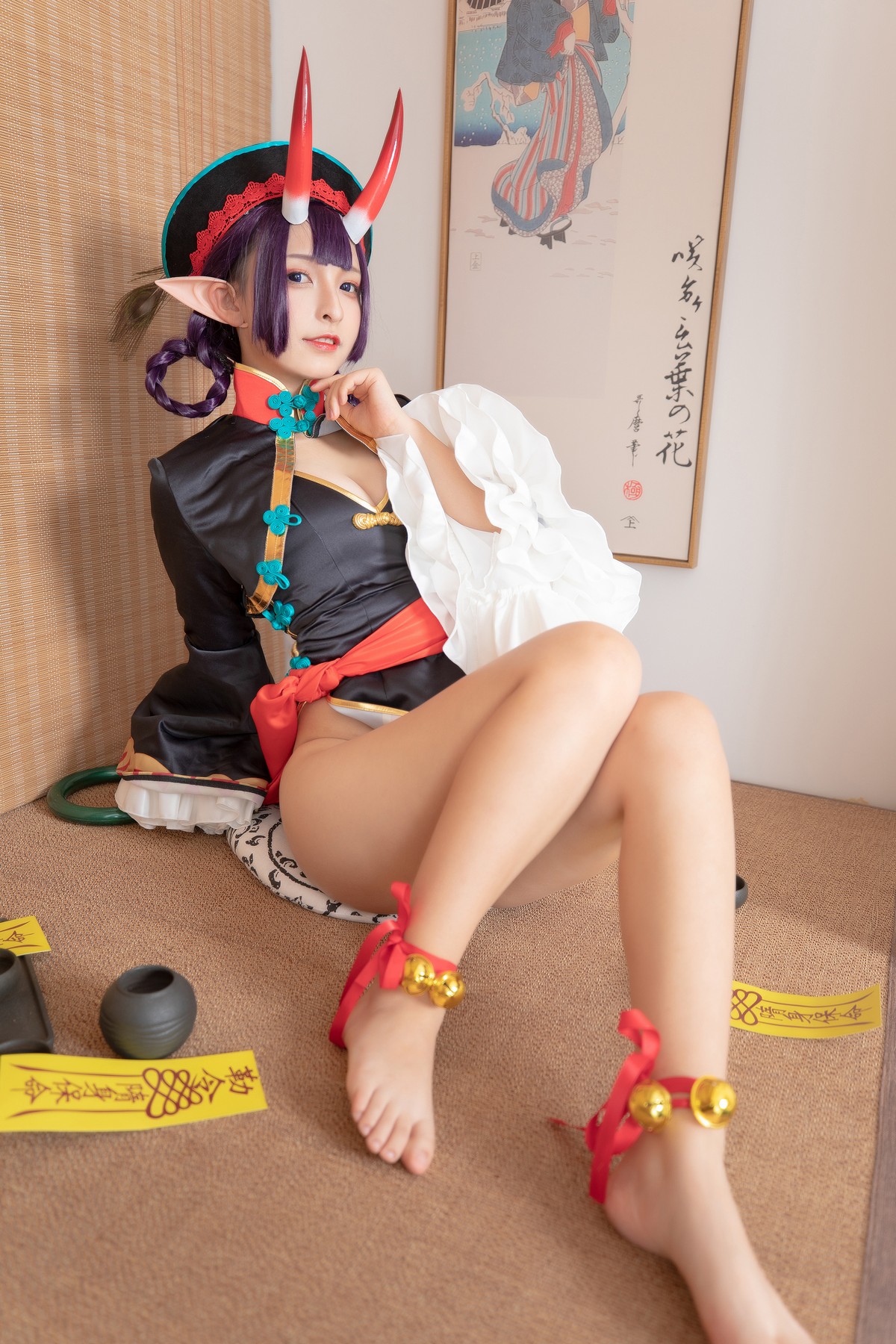 xgyw.top_萝莉美女神楽板真冬酒吞cos主题性感黑色短旗袍秀翘臀美腿撩人诱惑写真150P