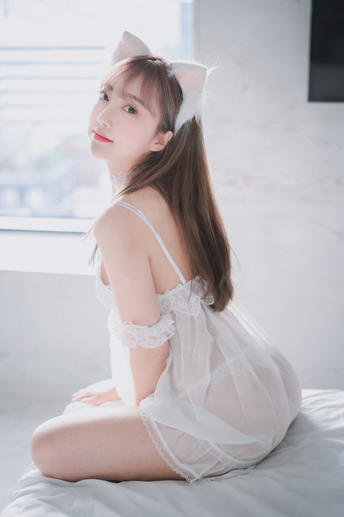 xgyw.top_[DJAWA]No.196_模特Hanari_Snow Cat主题私房白色薄纱露白色情趣内衣惹火诱惑写真35P