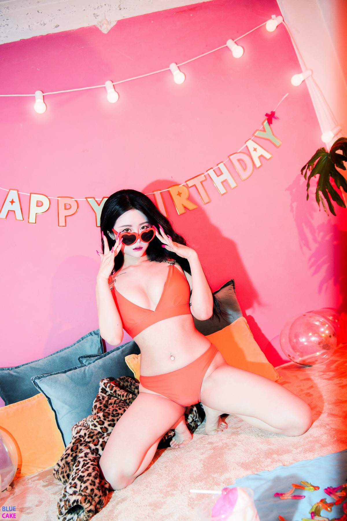 xgyw.top_[Bluecake]Bomi-Happy Bomiday主题私房性感白色情趣内衣秀完美身材诱惑写真95P
