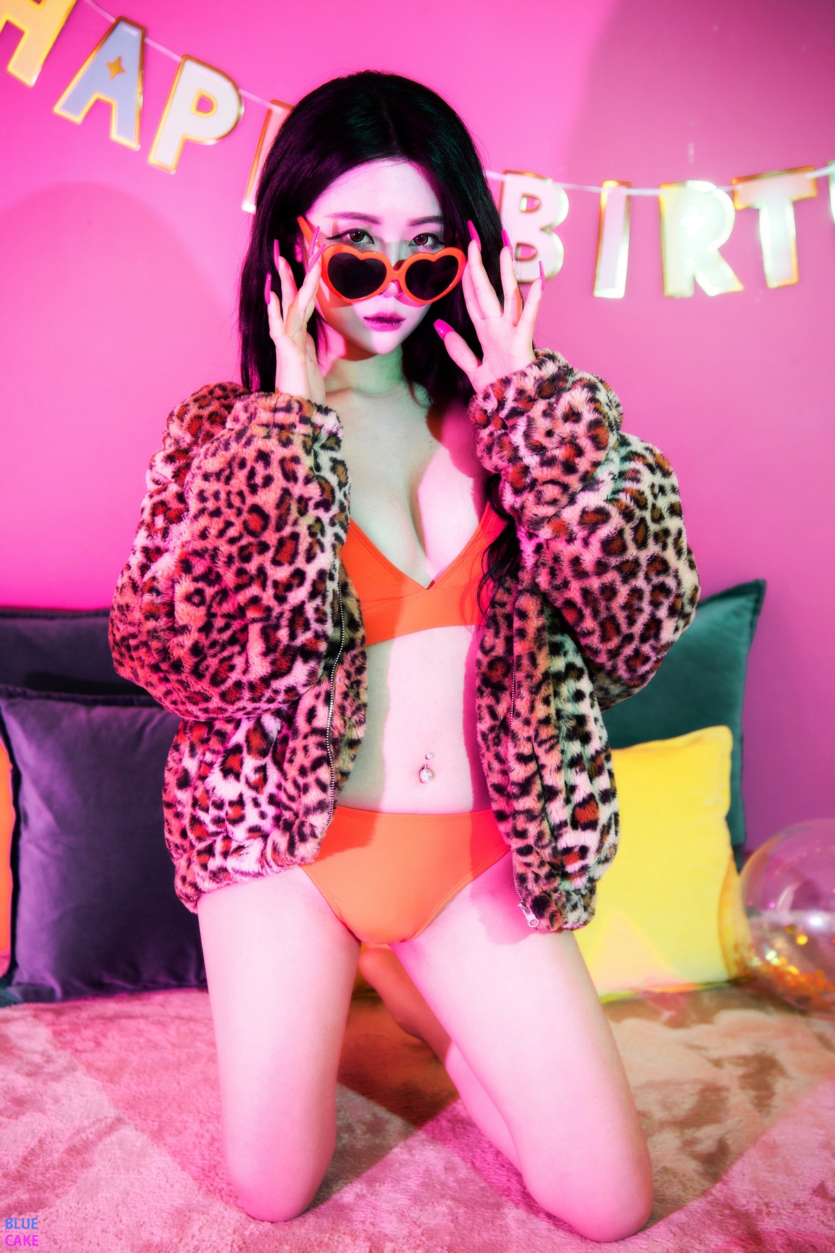 xgyw.top_[Bluecake]Bomi-Happy Bomiday主题私房性感白色情趣内衣秀完美身材诱惑写真95P