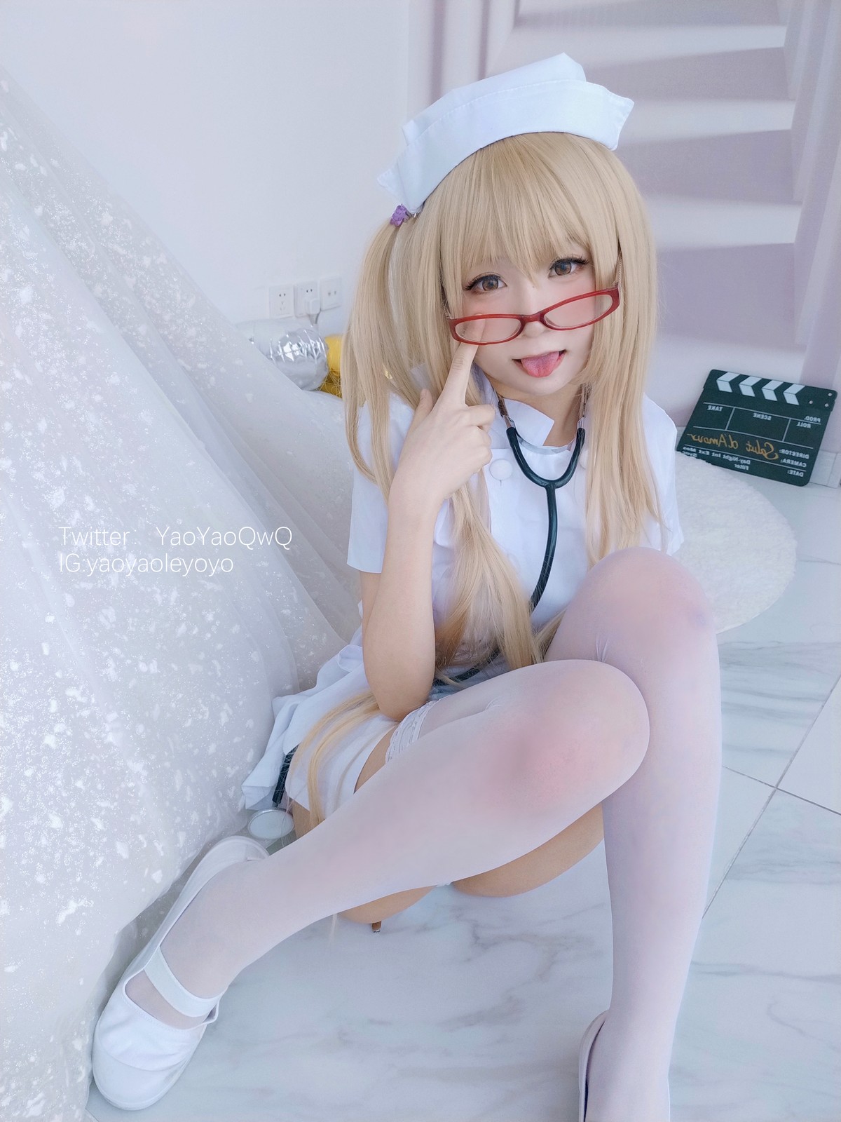 xgyw.top_网络美女软妹摇摇乐治愈不愉快主题私房护士装半脱露白色蕾丝吊袜诱惑写真89P
