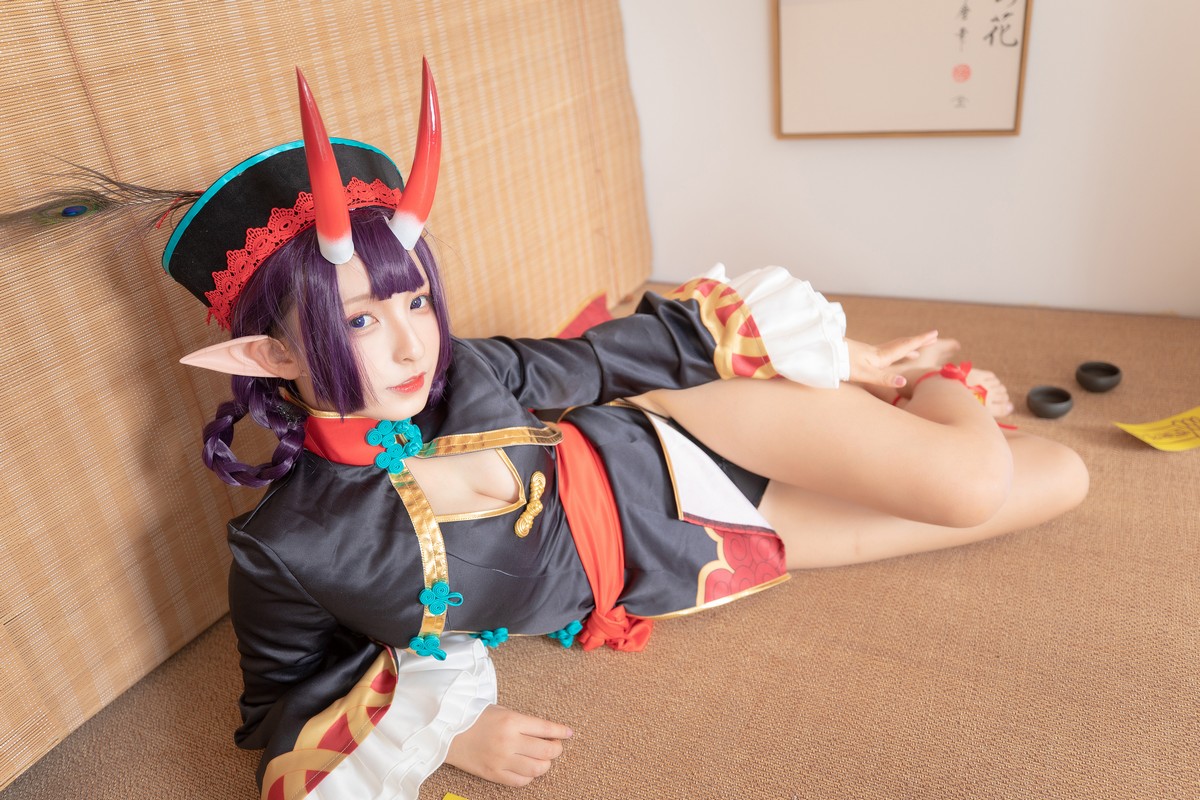 xgyw.top_萝莉美女神楽板真冬酒吞cos主题性感黑色短旗袍秀翘臀美腿撩人诱惑写真150P