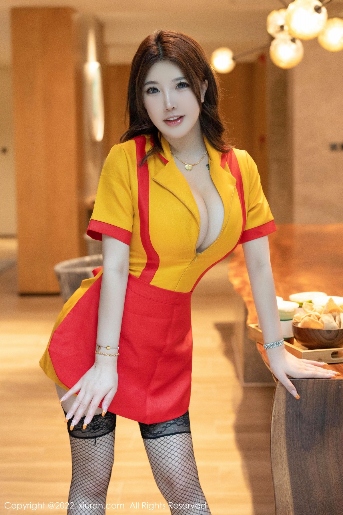 xgyw.top_XiuRen第5509期_模特小海臀Rena海南旅拍服务员制服秀丰满身材撩人诱惑写真56P