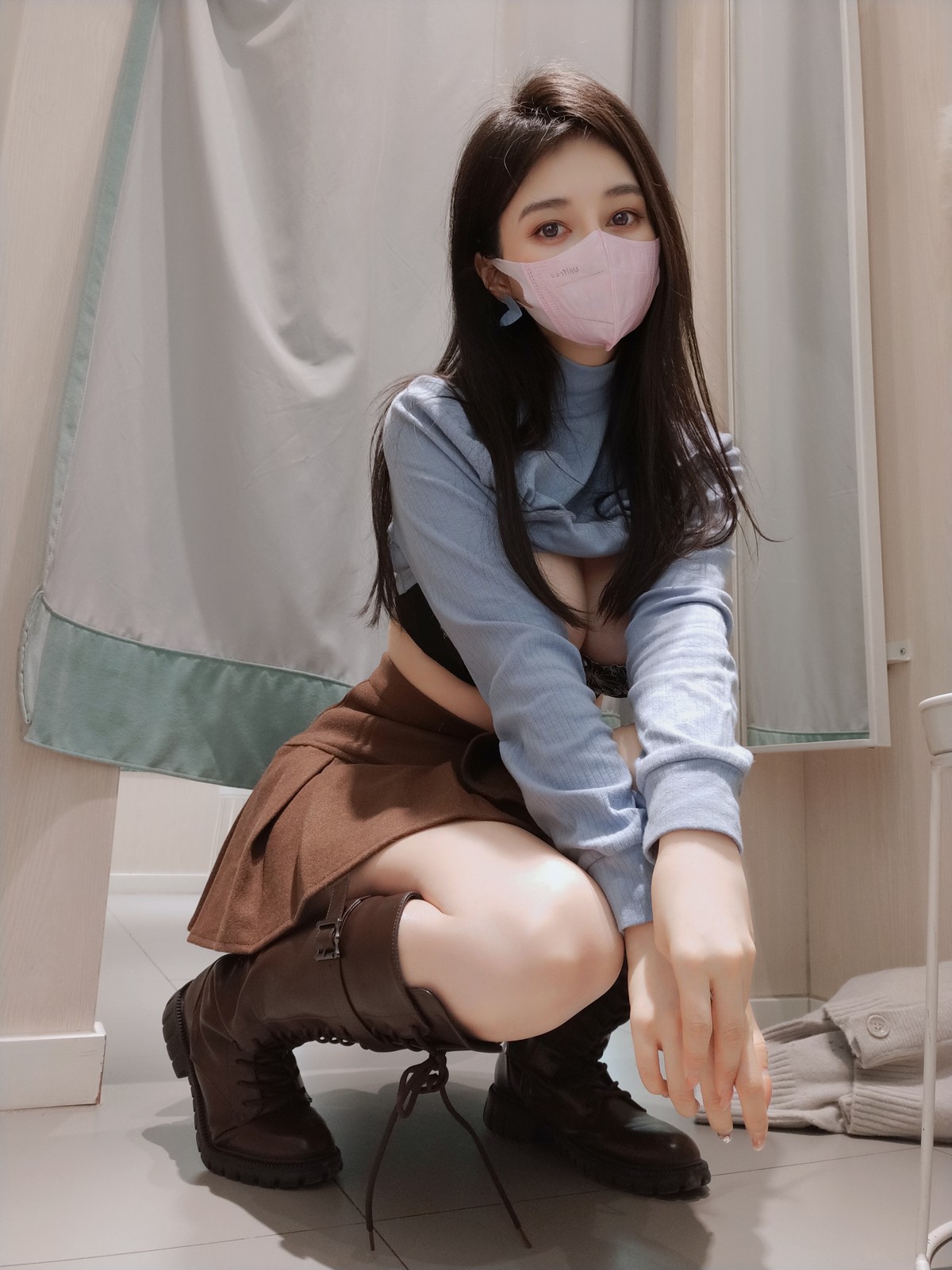 xgyw.top_Coser小姐姐白银试着室主题半脱露性感蕾丝内衣配肉丝吊袜秀豪乳翘臀诱惑写真80P
