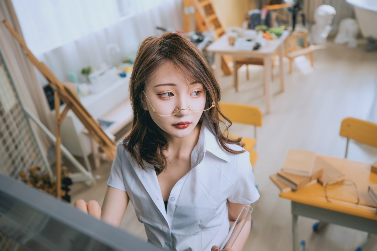 xgyw.top_萝莉美女神楽板真冬百合教室主题教室里师生情主题性感白T配黑丝袜诱惑写真150P
