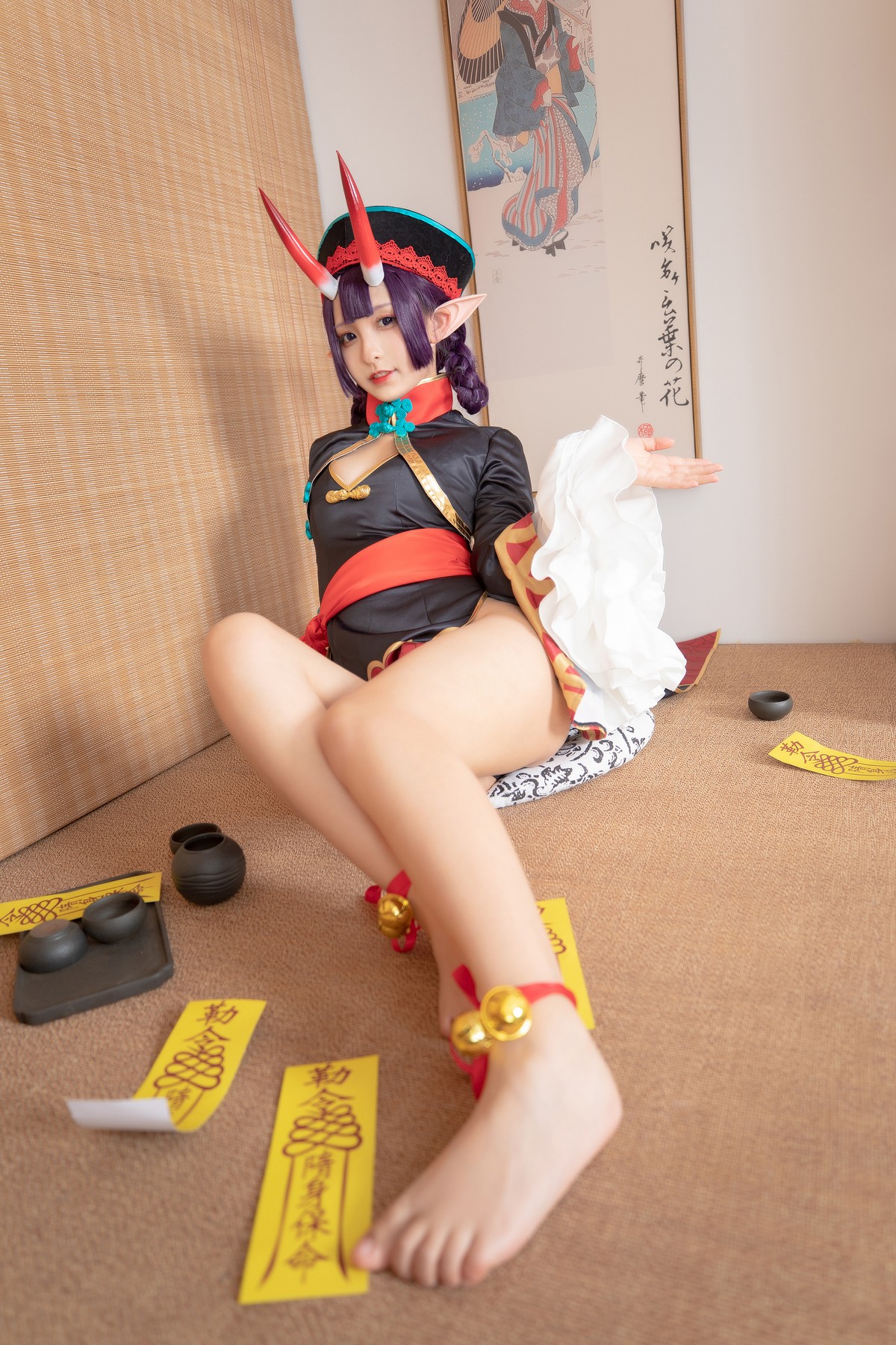xgyw.top_萝莉美女神楽板真冬酒吞cos主题性感黑色短旗袍秀翘臀美腿撩人诱惑写真150P