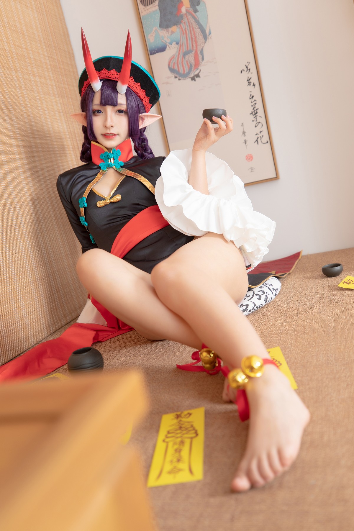 xgyw.top_萝莉美女神楽板真冬酒吞cos主题性感黑色短旗袍秀翘臀美腿撩人诱惑写真150P