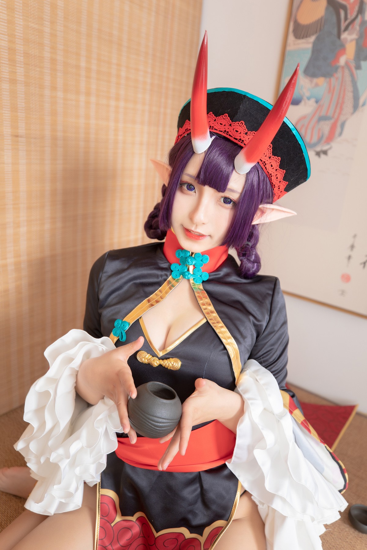 xgyw.top_萝莉美女神楽板真冬酒吞cos主题性感黑色短旗袍秀翘臀美腿撩人诱惑写真150P