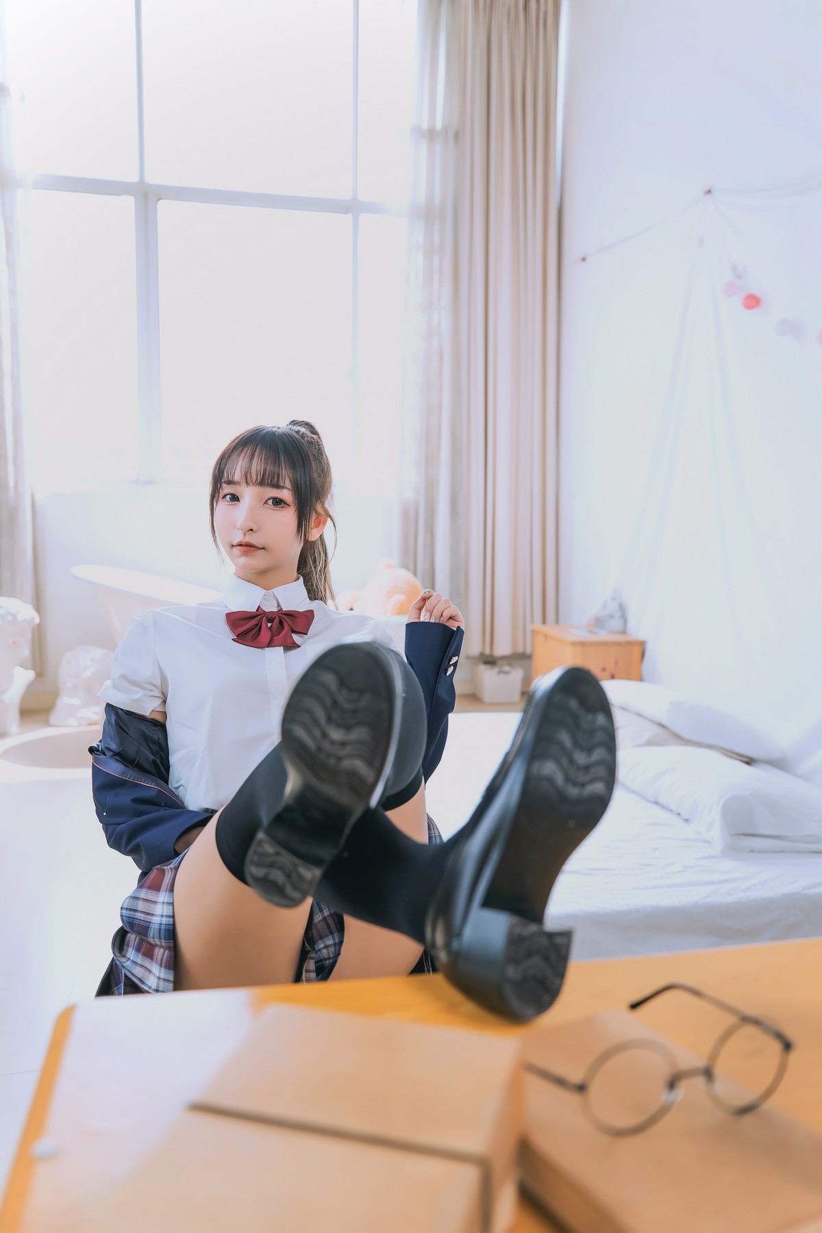 xgyw.top_萝莉美女神楽板真冬百合教室主题教室里师生情主题性感白T配黑丝袜诱惑写真150P