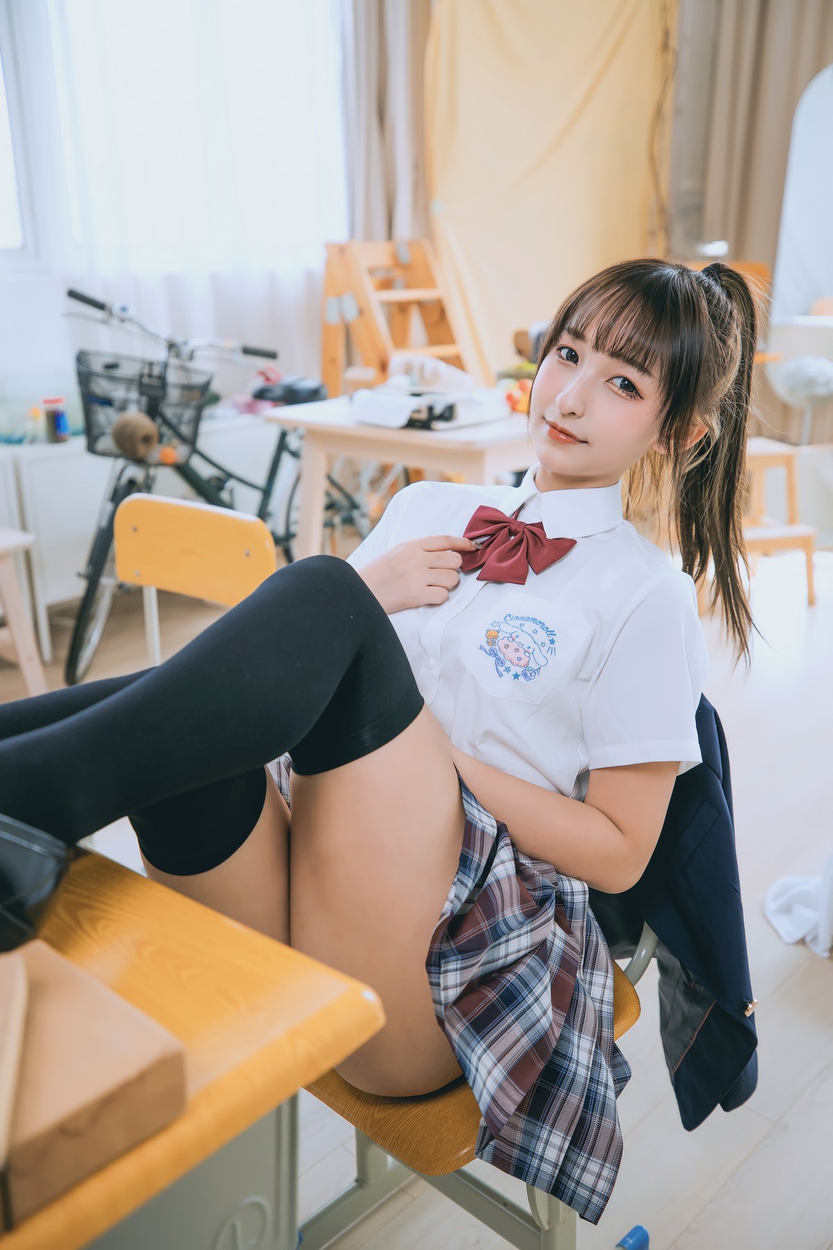 xgyw.top_萝莉美女神楽板真冬百合教室主题教室里师生情主题性感白T配黑丝袜诱惑写真150P