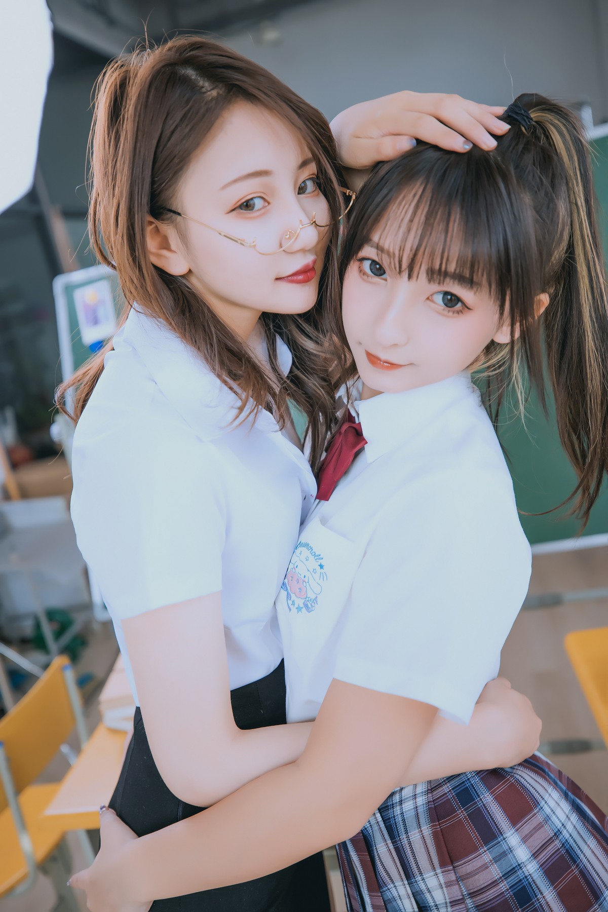 xgyw.top_萝莉美女神楽板真冬百合教室主题教室里师生情主题性感白T配黑丝袜诱惑写真150P
