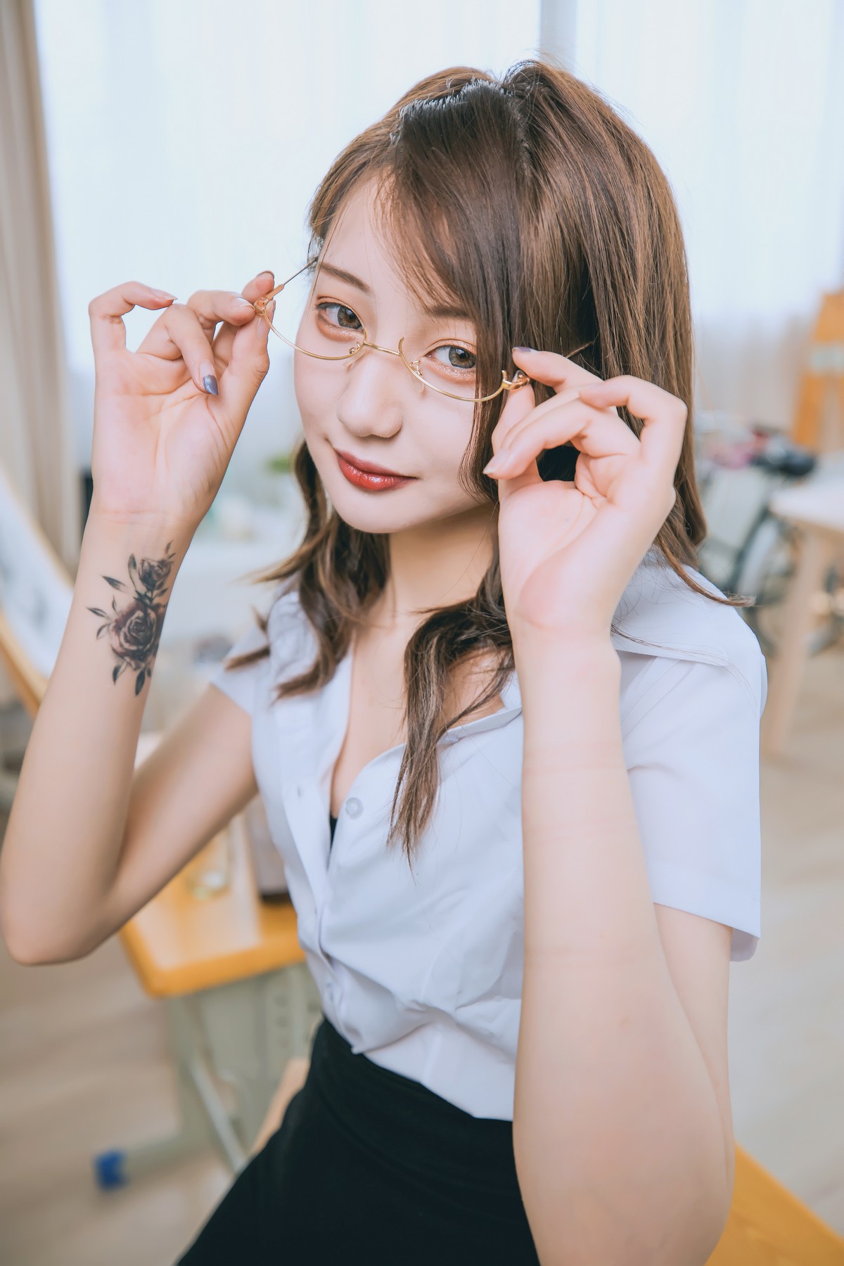 xgyw.top_萝莉美女神楽板真冬百合教室主题教室里师生情主题性感白T配黑丝袜诱惑写真150P