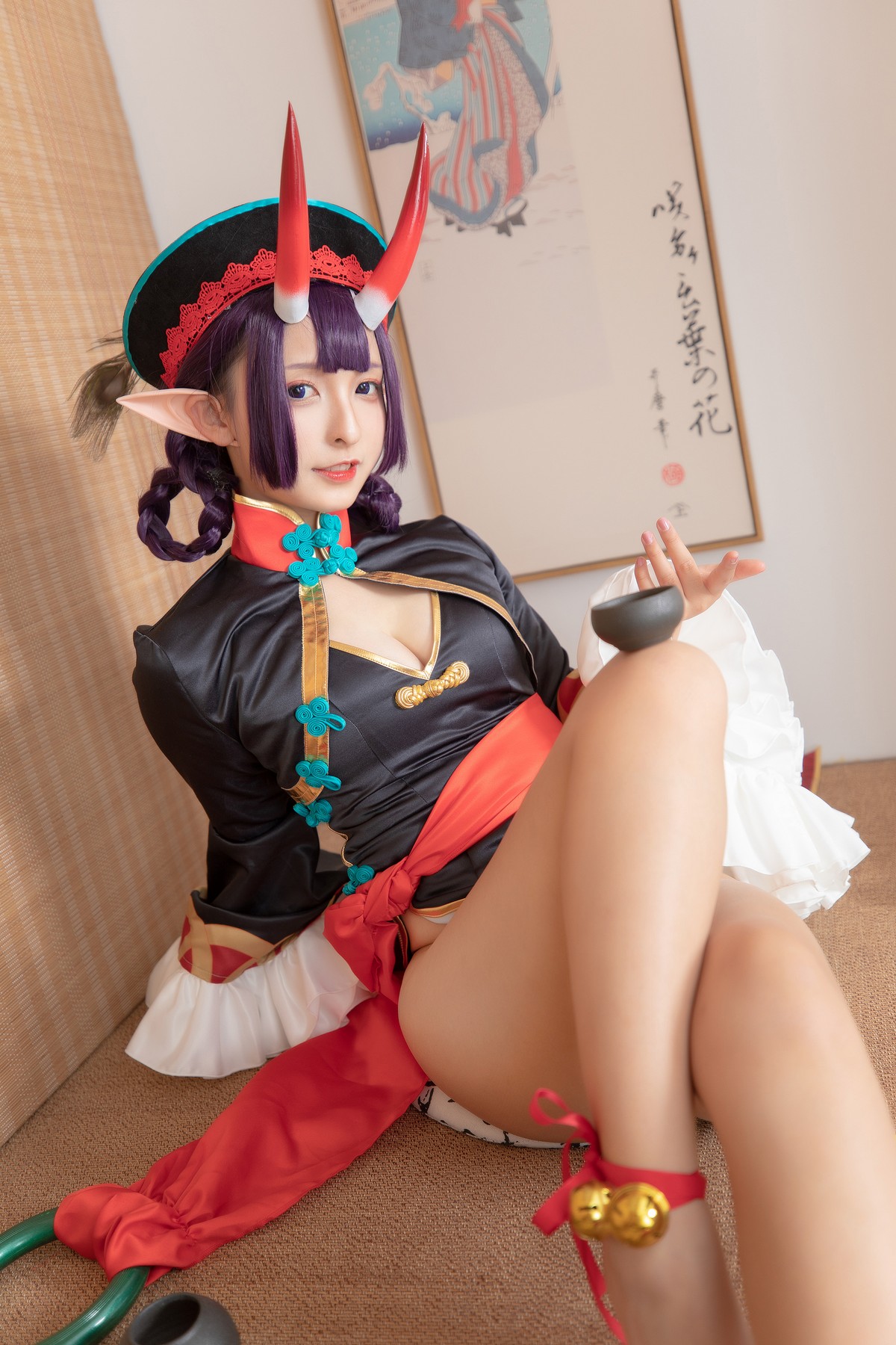 xgyw.top_萝莉美女神楽板真冬酒吞cos主题性感黑色短旗袍秀翘臀美腿撩人诱惑写真150P