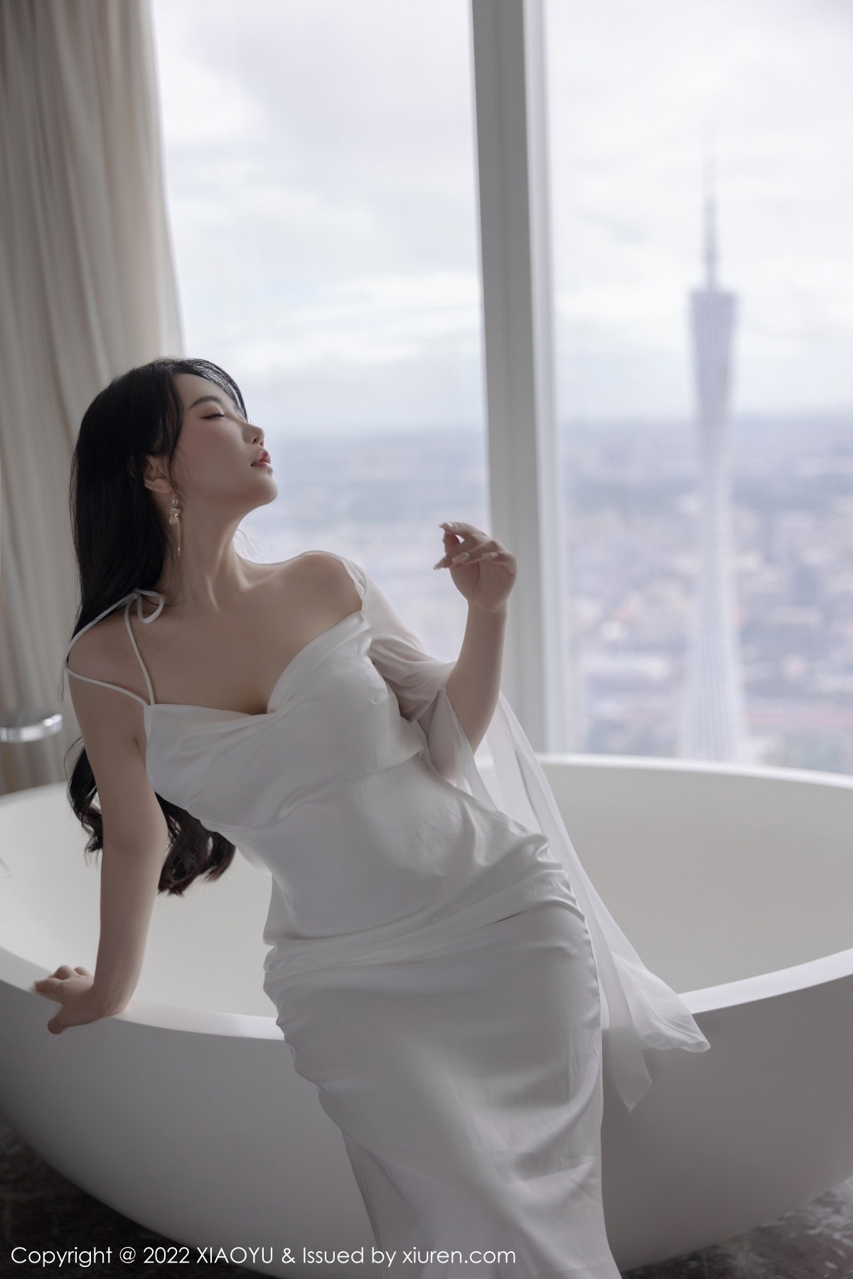 xgyw.top_[XiaoYu画语界]Vol.854_女神Cherry樱桃酱杭州旅拍脱吊带长裙露白色网纱内衣诱惑写真75P