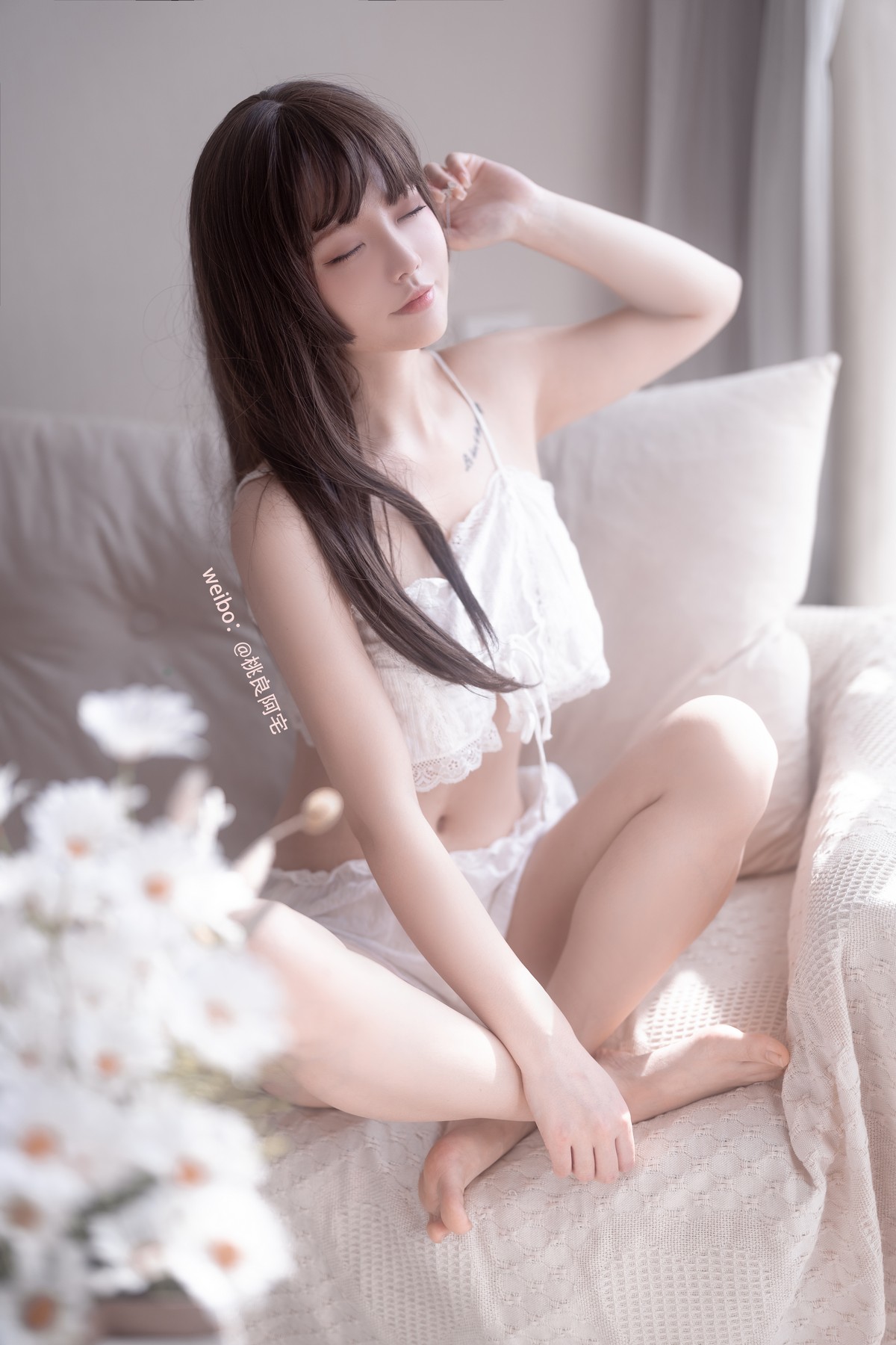 xgyw.top_Coser美女桃良阿宅桃良吊带主题私房性感白色分体吊带睡衣秀完美身材诱惑写真30P