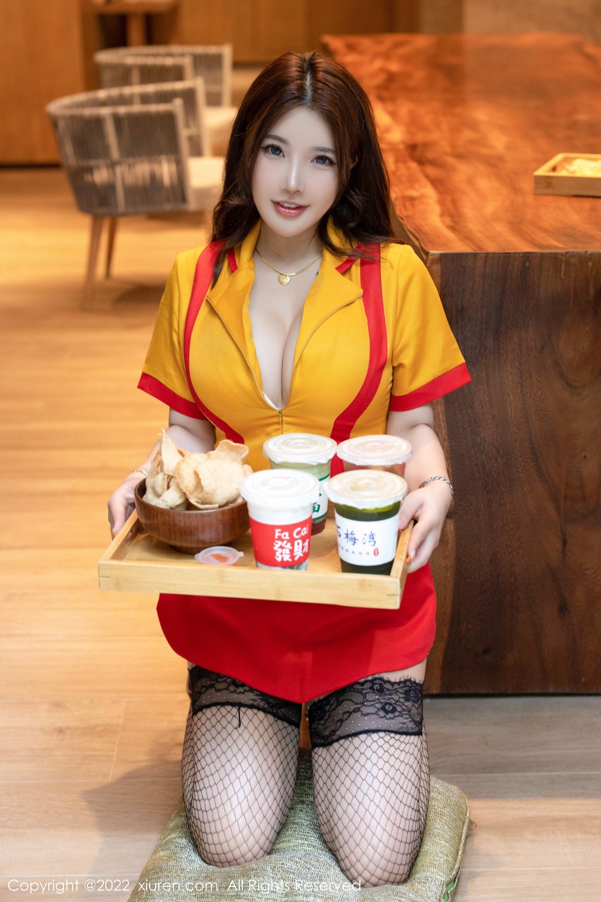 xgyw.top_XiuRen第5509期_模特小海臀Rena海南旅拍服务员制服秀丰满身材撩人诱惑写真56P