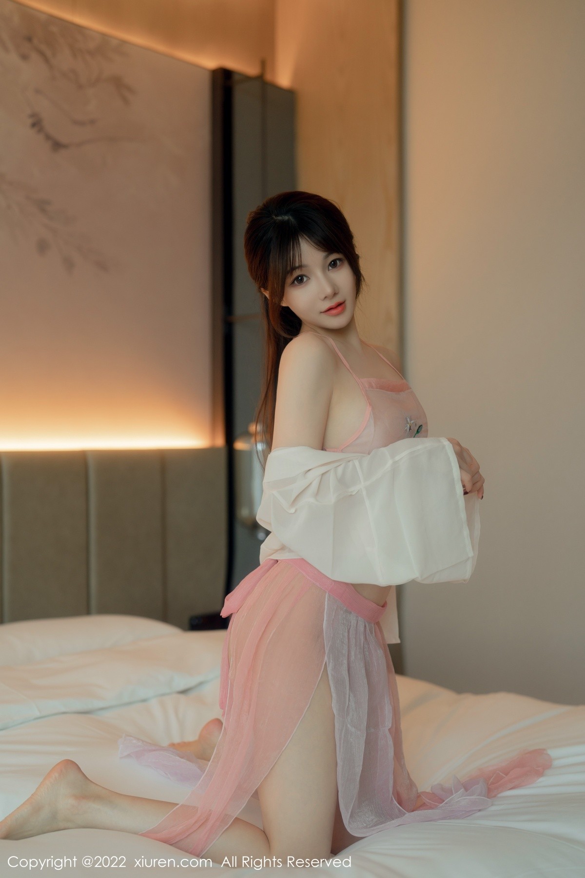 xgyw.top_XiuRen第5519期_模特婠婠么床上粉色古典薄纱服饰秀曼妙身材豪乳翘臀诱惑写真59P