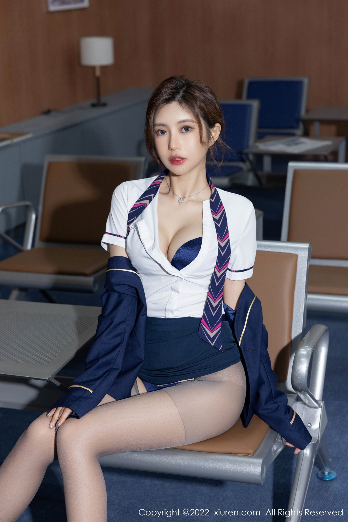 xgyw.top_XiuRen第5499期_女神绮里嘉ula性感空姐制服半脱露蓝色内衣配开档灰丝诱惑写真60P