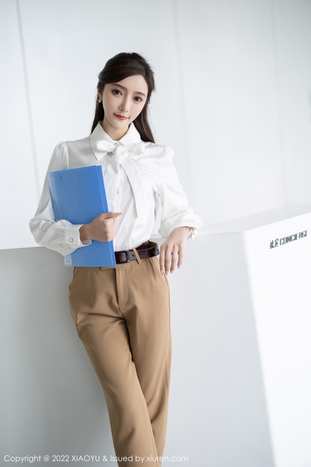 xgyw.top_[XiaoYu画语界]Vol.852_女神王馨瑶yanni性感白T配长裤半脱露粉色蕾丝内衣惹火诱惑写真81P