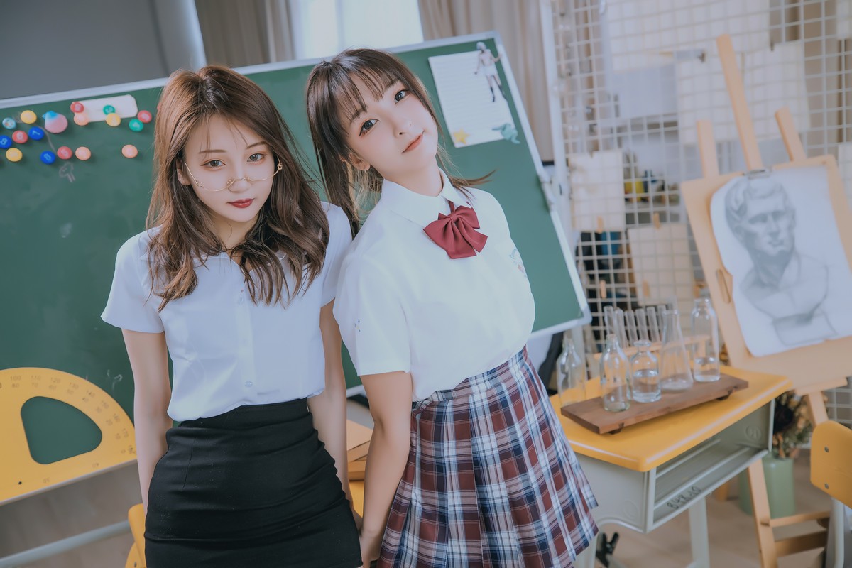 xgyw.top_萝莉美女神楽板真冬百合教室主题教室里师生情主题性感白T配黑丝袜诱惑写真150P
