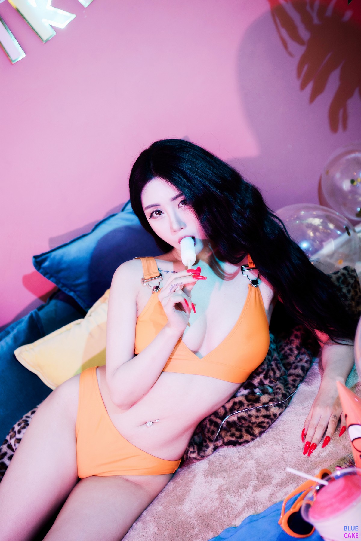 xgyw.top_[Bluecake]Bomi-Happy Bomiday主题私房性感白色情趣内衣秀完美身材诱惑写真95P