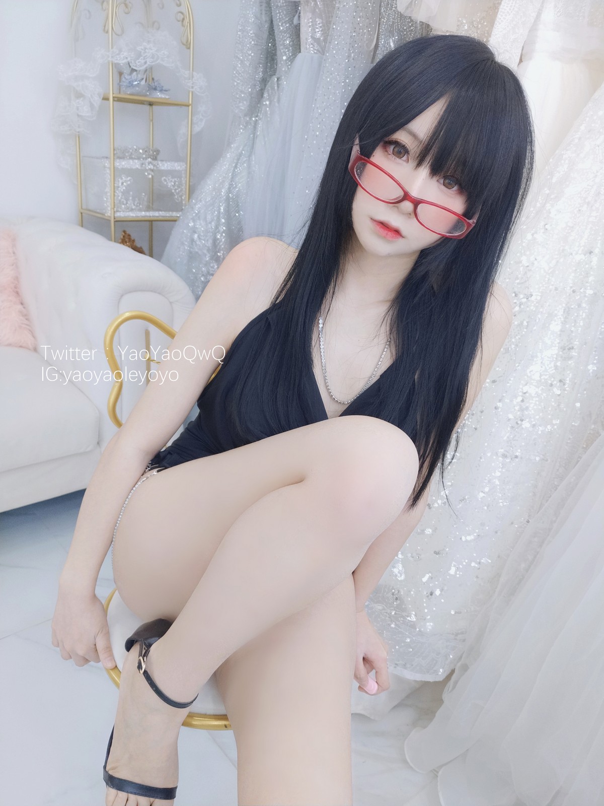 xgyw.top_网络美女软妹摇摇乐和姐姐一起玩吧主题性感黑色礼裙半脱露豪乳遮点诱惑写真32P