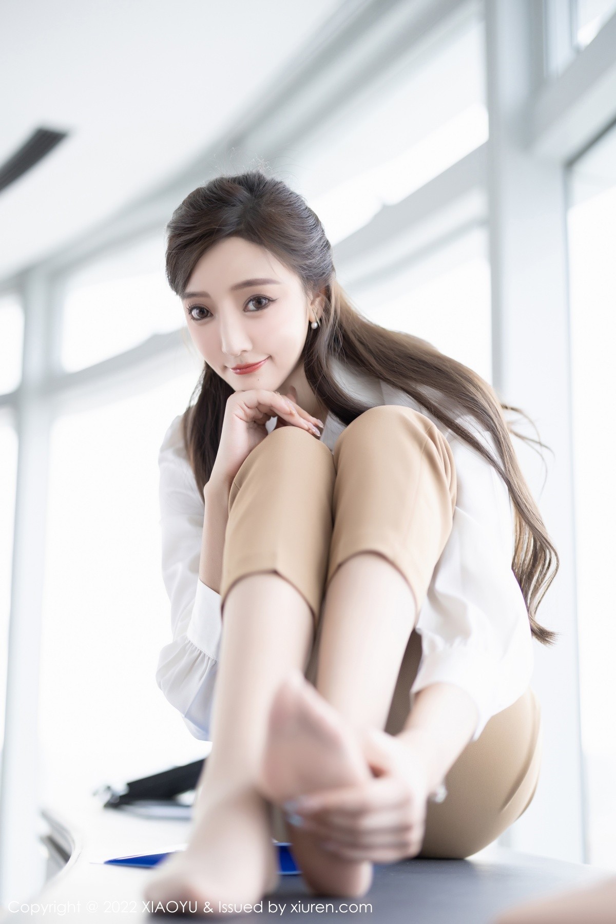 xgyw.top_[XiaoYu画语界]Vol.852_女神王馨瑶yanni性感白T配长裤半脱露粉色蕾丝内衣惹火诱惑写真81P