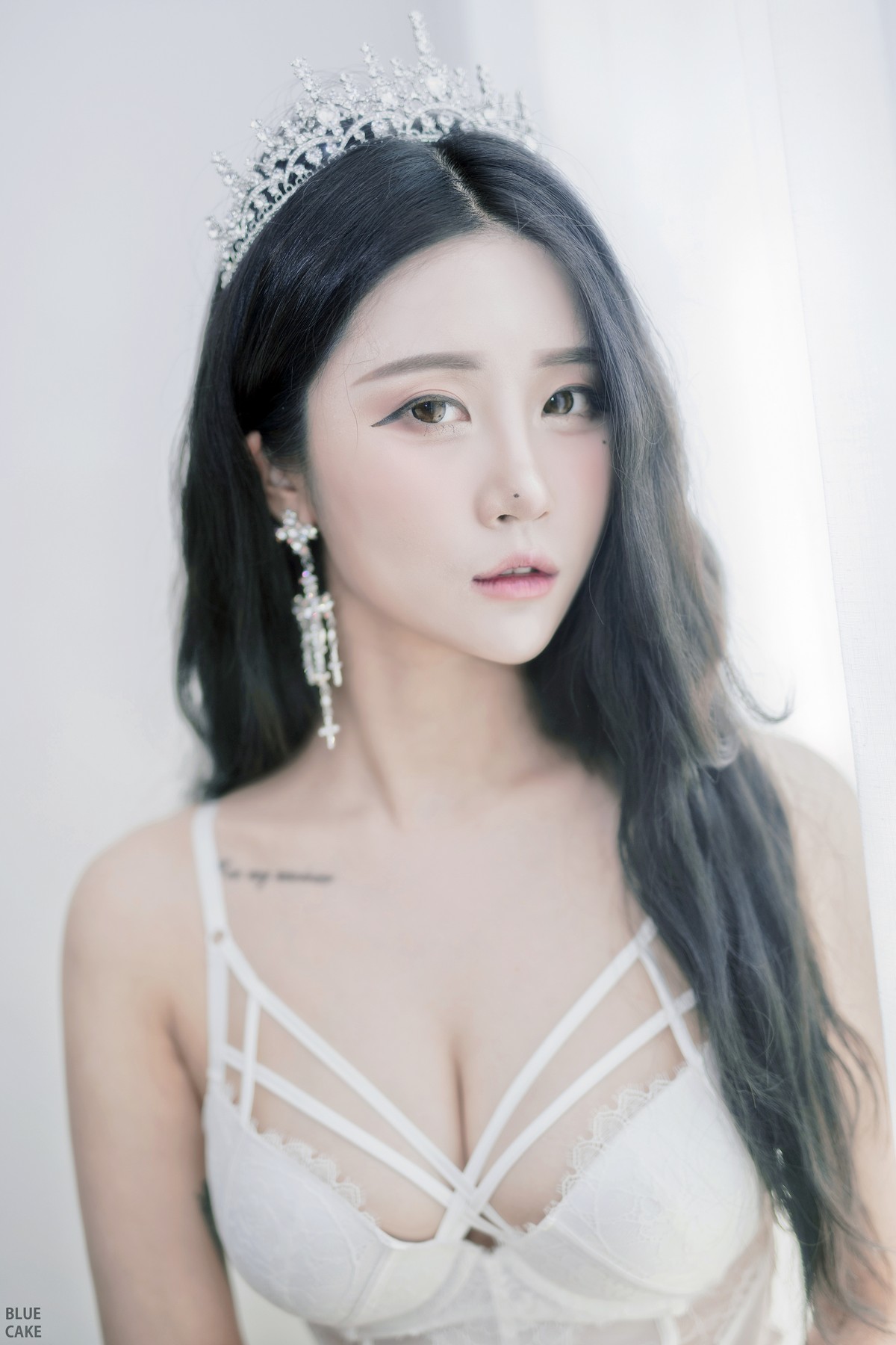 xgyw.top_[Bluecake]Bomi-Happy Bomiday主题私房性感白色情趣内衣秀完美身材诱惑写真95P
