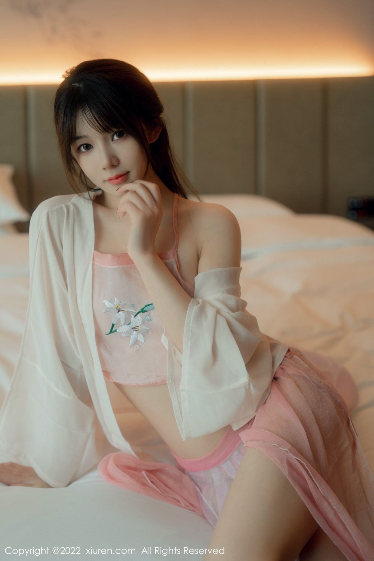 xgyw.top_XiuRen第5519期_模特婠婠么床上粉色古典薄纱服饰秀曼妙身材豪乳翘臀诱惑写真59P