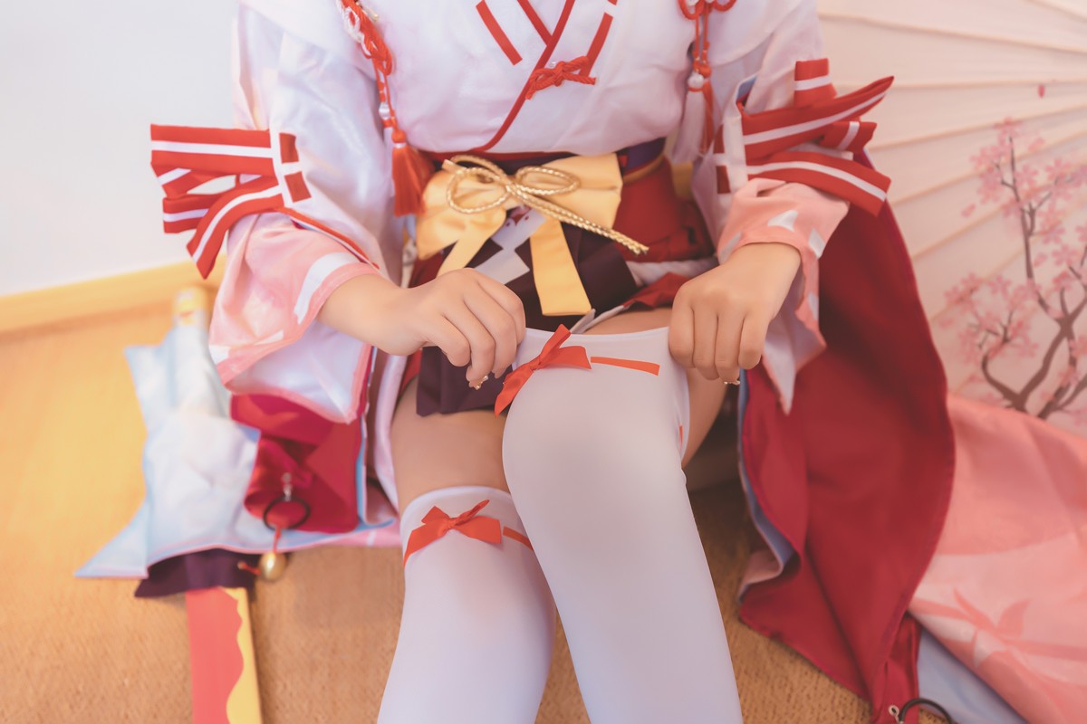 xgyw.top_萝莉美女神楽板真冬刀之语主题私房性感日系风白色腿袜秀美腿完美诱惑写真150P