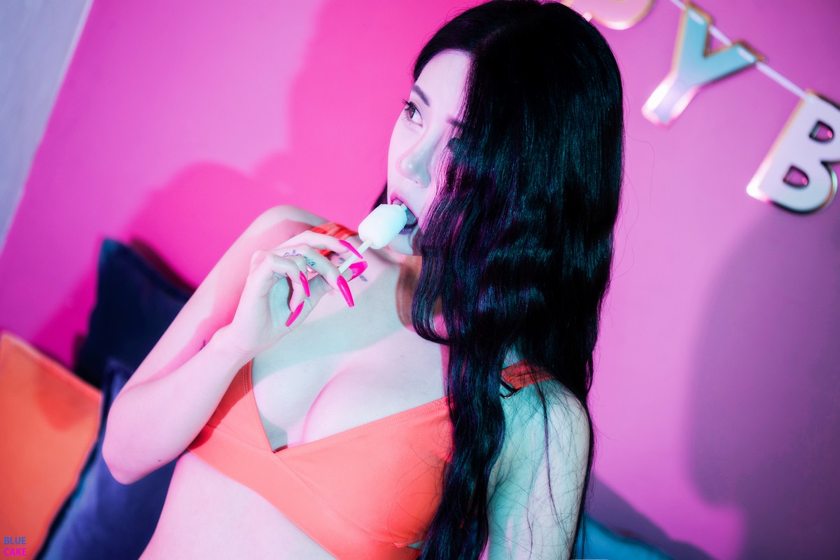xgyw.top_[Bluecake]Bomi-Happy Bomiday主题私房性感白色情趣内衣秀完美身材诱惑写真95P