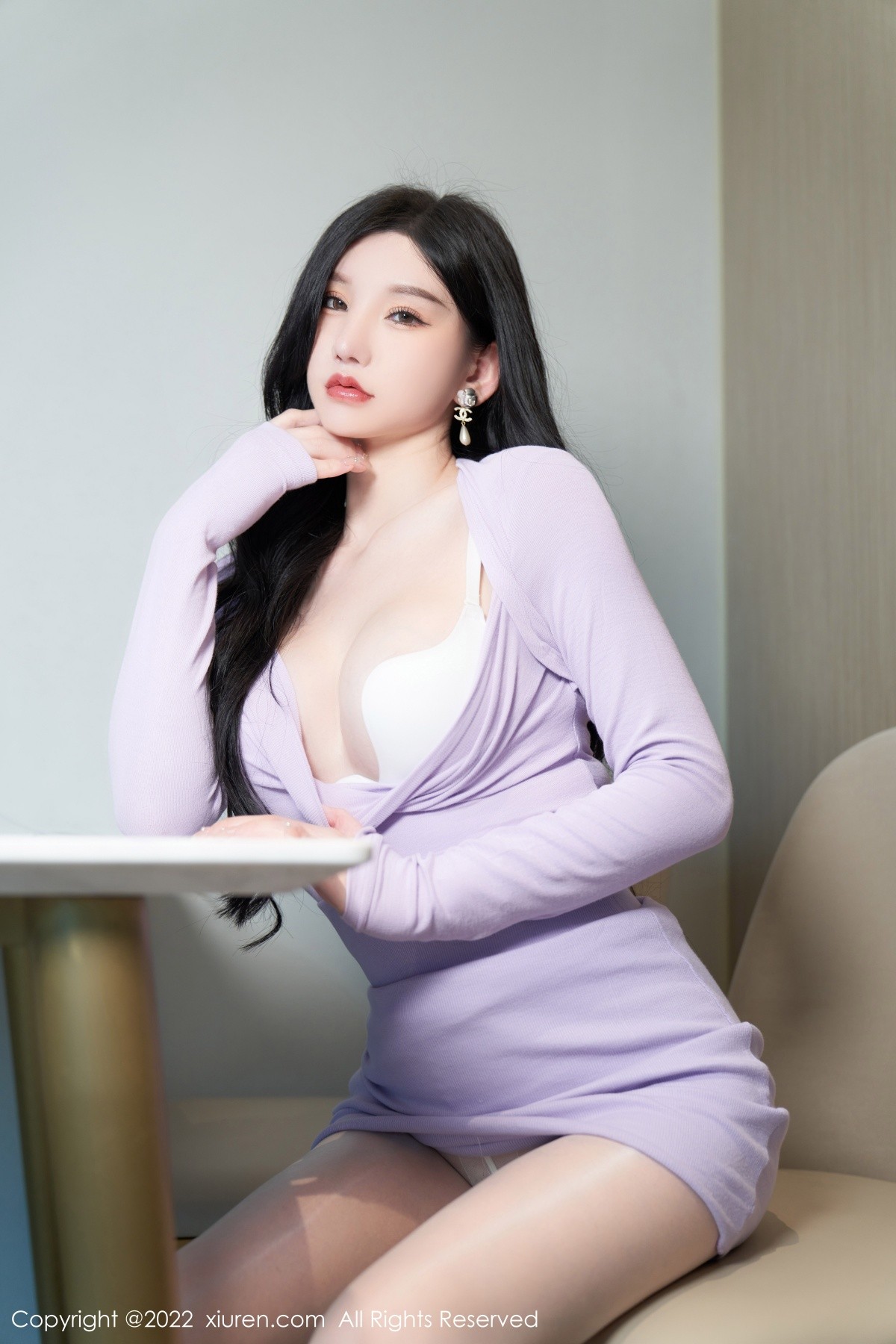 xgyw.top_XiuRen第5501期_女神周于希Sally性感紫色收身连衣短裙配闪亮肉丝迷人诱惑写真83P