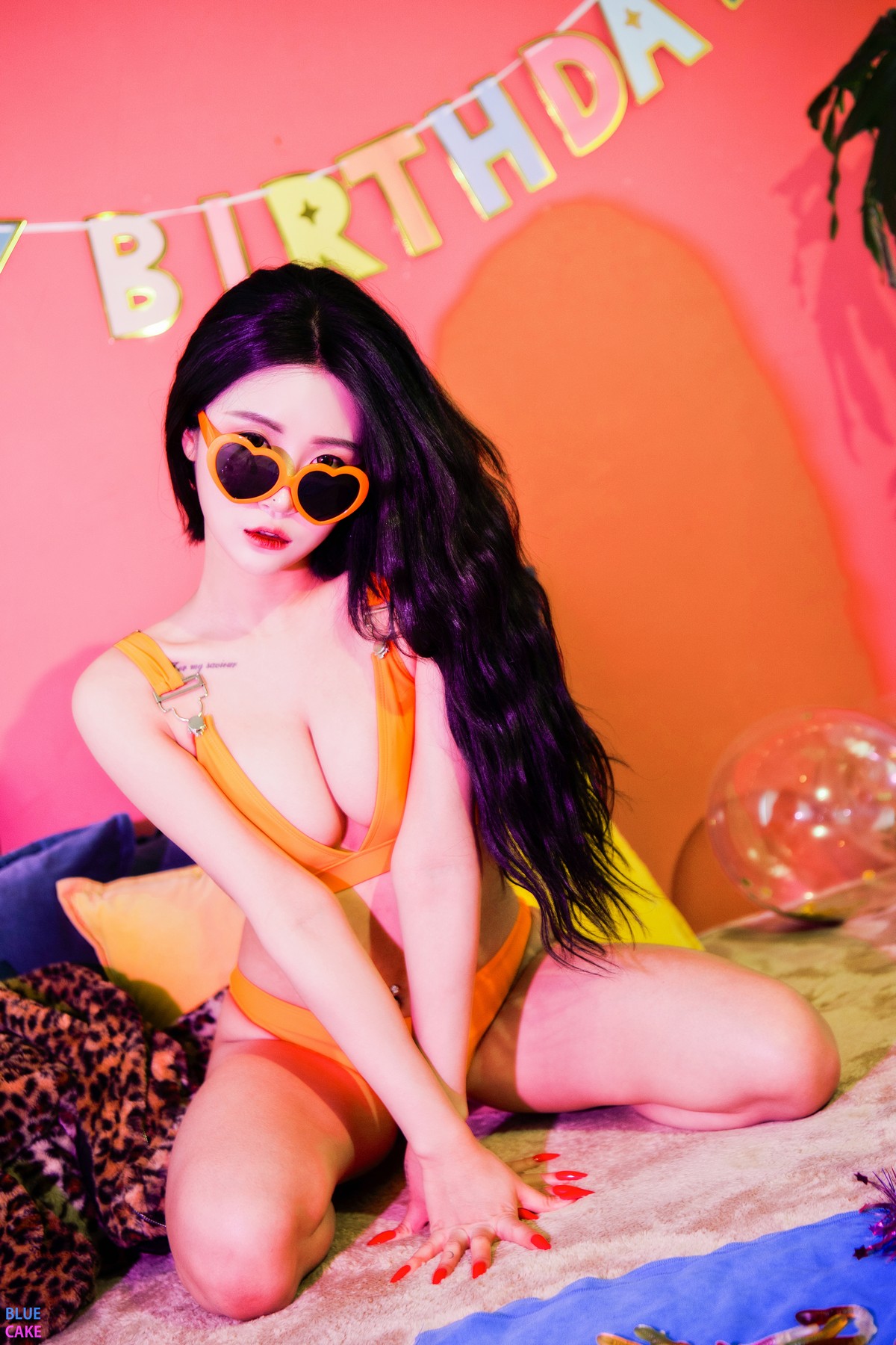 xgyw.top_[Bluecake]Bomi-Happy Bomiday主题私房性感白色情趣内衣秀完美身材诱惑写真95P