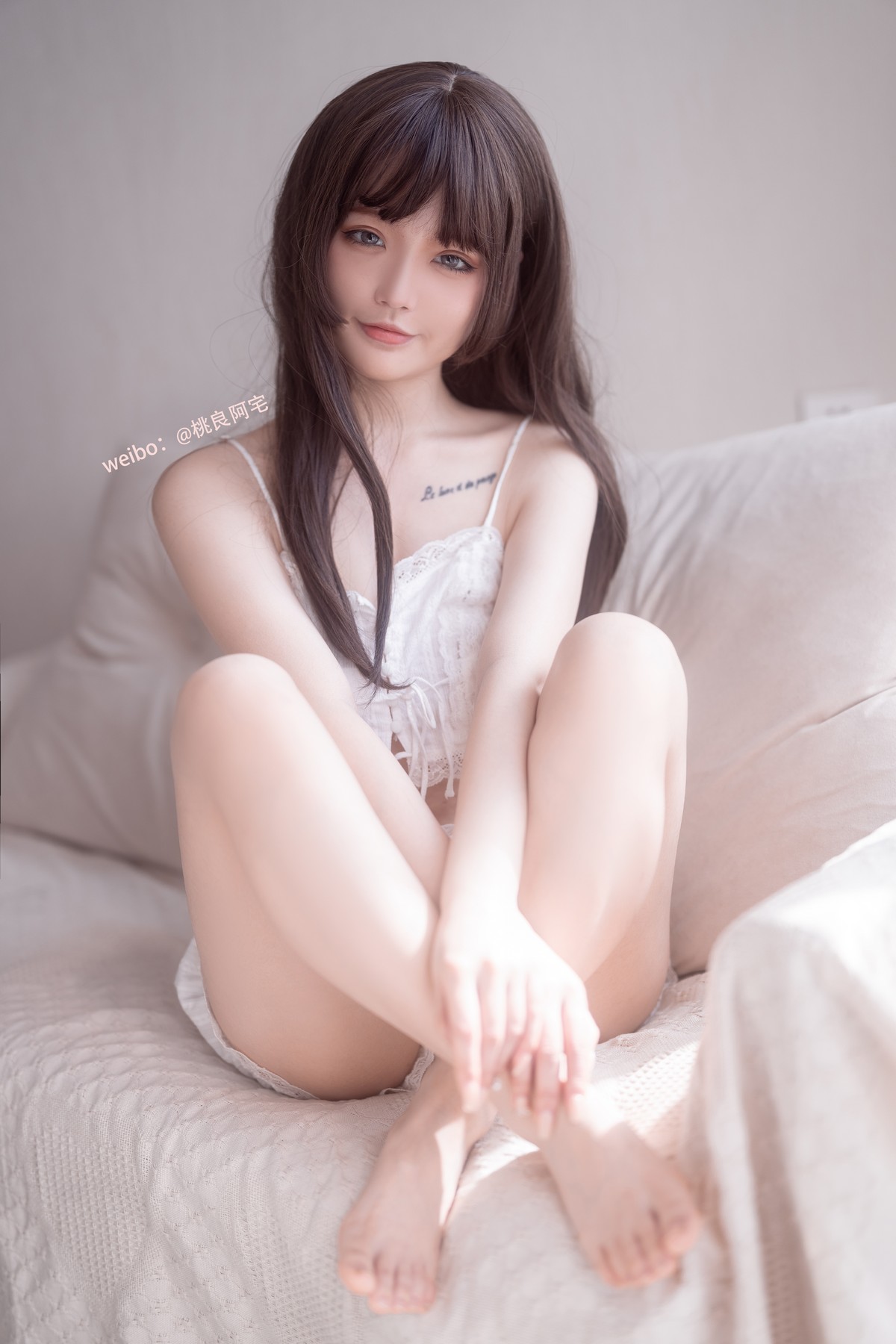 xgyw.top_Coser美女桃良阿宅桃良吊带主题私房性感白色分体吊带睡衣秀完美身材诱惑写真30P