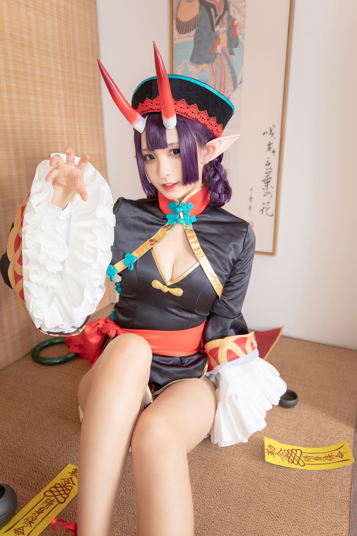 xgyw.top_萝莉美女神楽板真冬酒吞cos主题性感黑色短旗袍秀翘臀美腿撩人诱惑写真150P