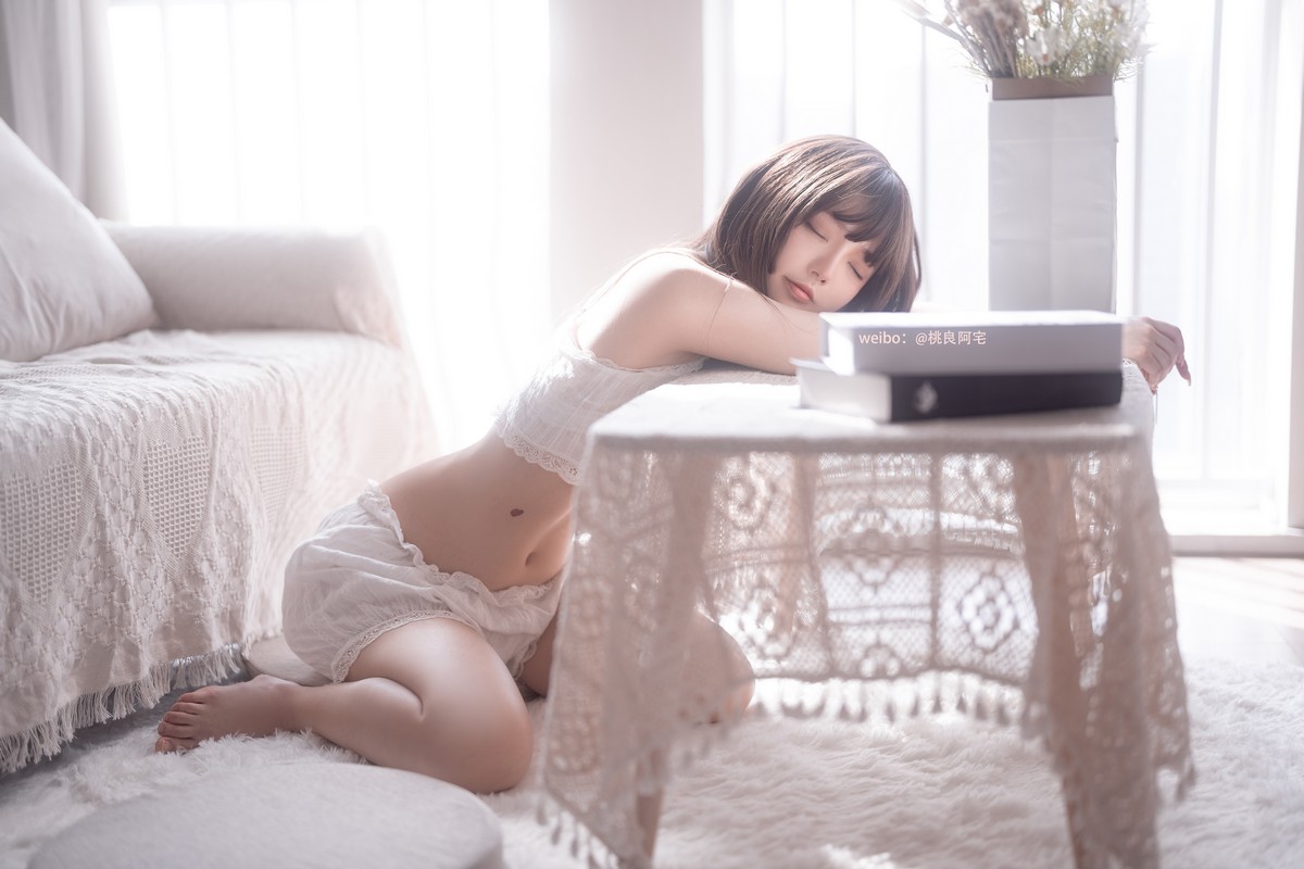 xgyw.top_Coser美女桃良阿宅桃良吊带主题私房性感白色分体吊带睡衣秀完美身材诱惑写真30P