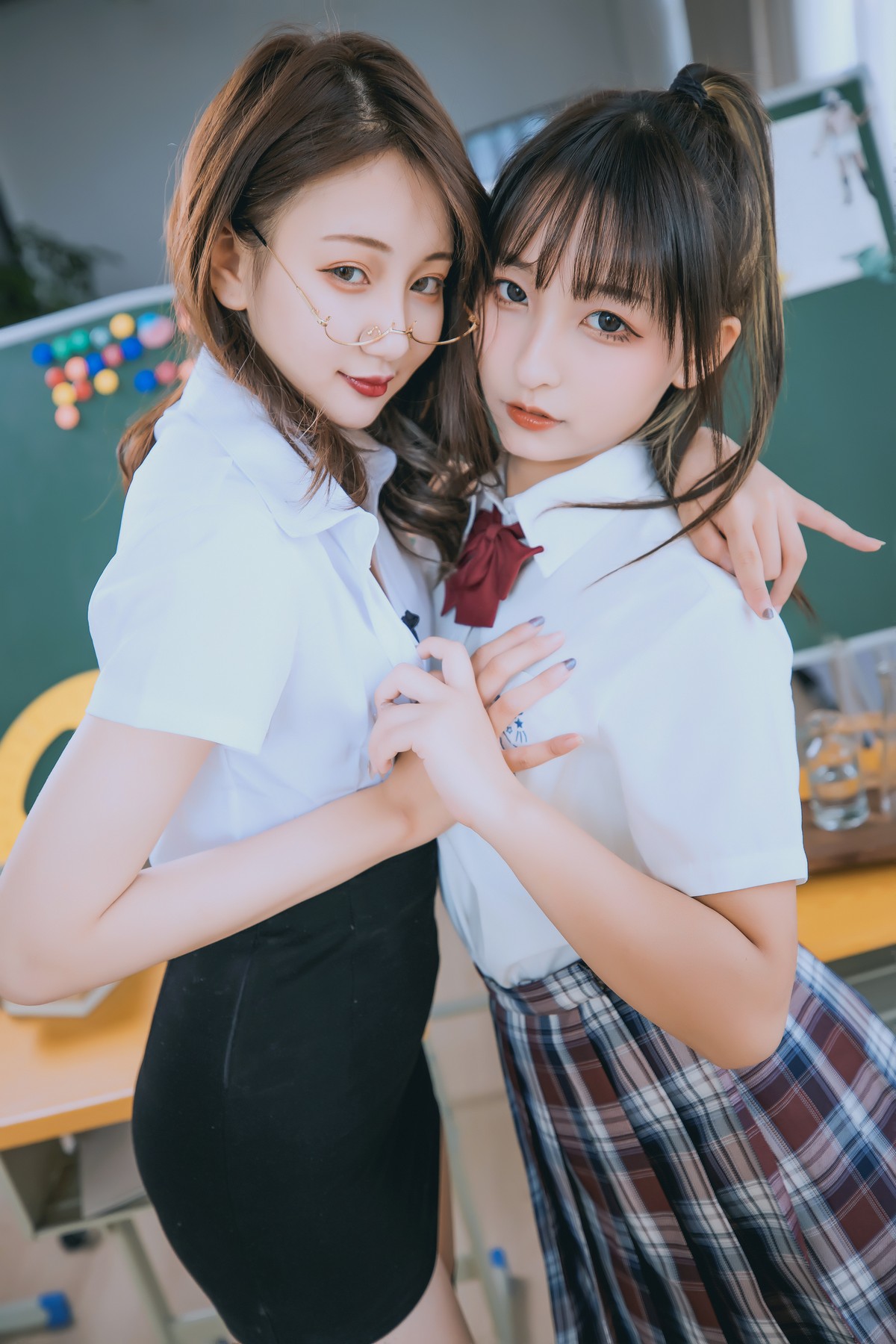 xgyw.top_萝莉美女神楽板真冬百合教室主题教室里师生情主题性感白T配黑丝袜诱惑写真150P