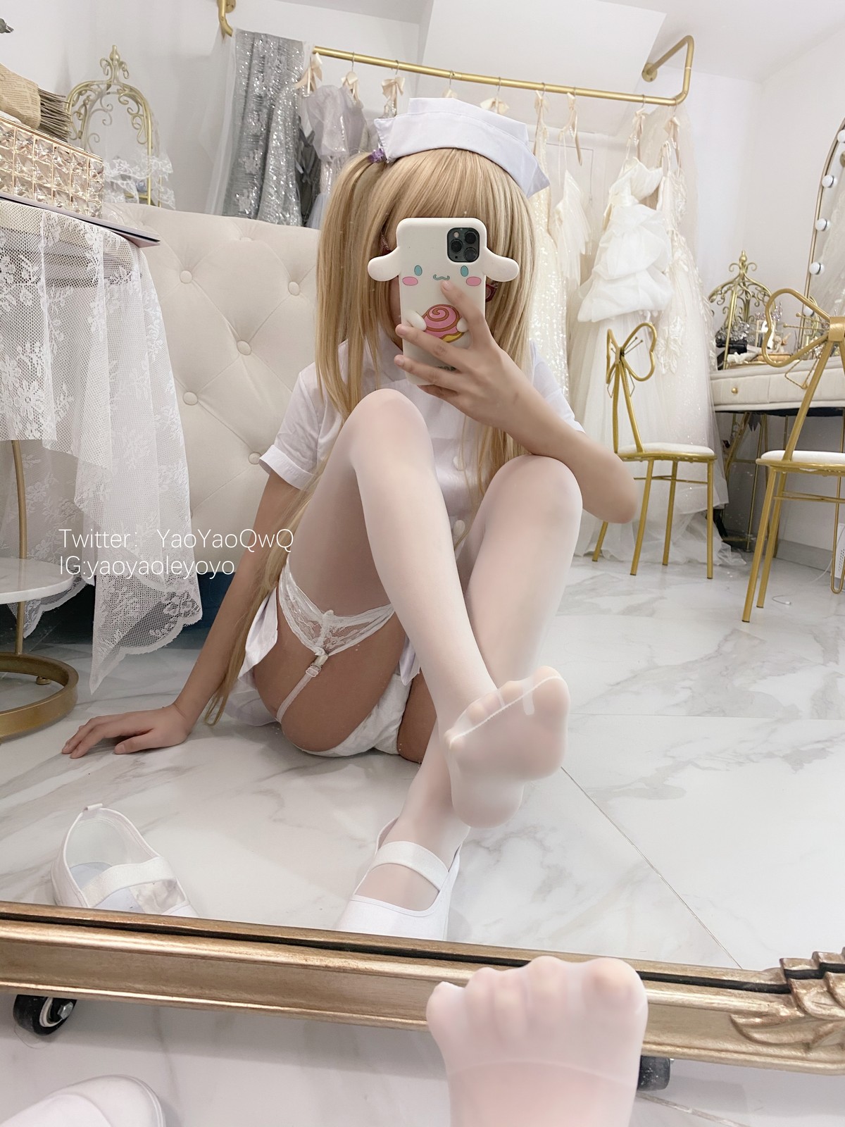 xgyw.top_网络美女软妹摇摇乐治愈不愉快主题私房护士装半脱露白色蕾丝吊袜诱惑写真89P