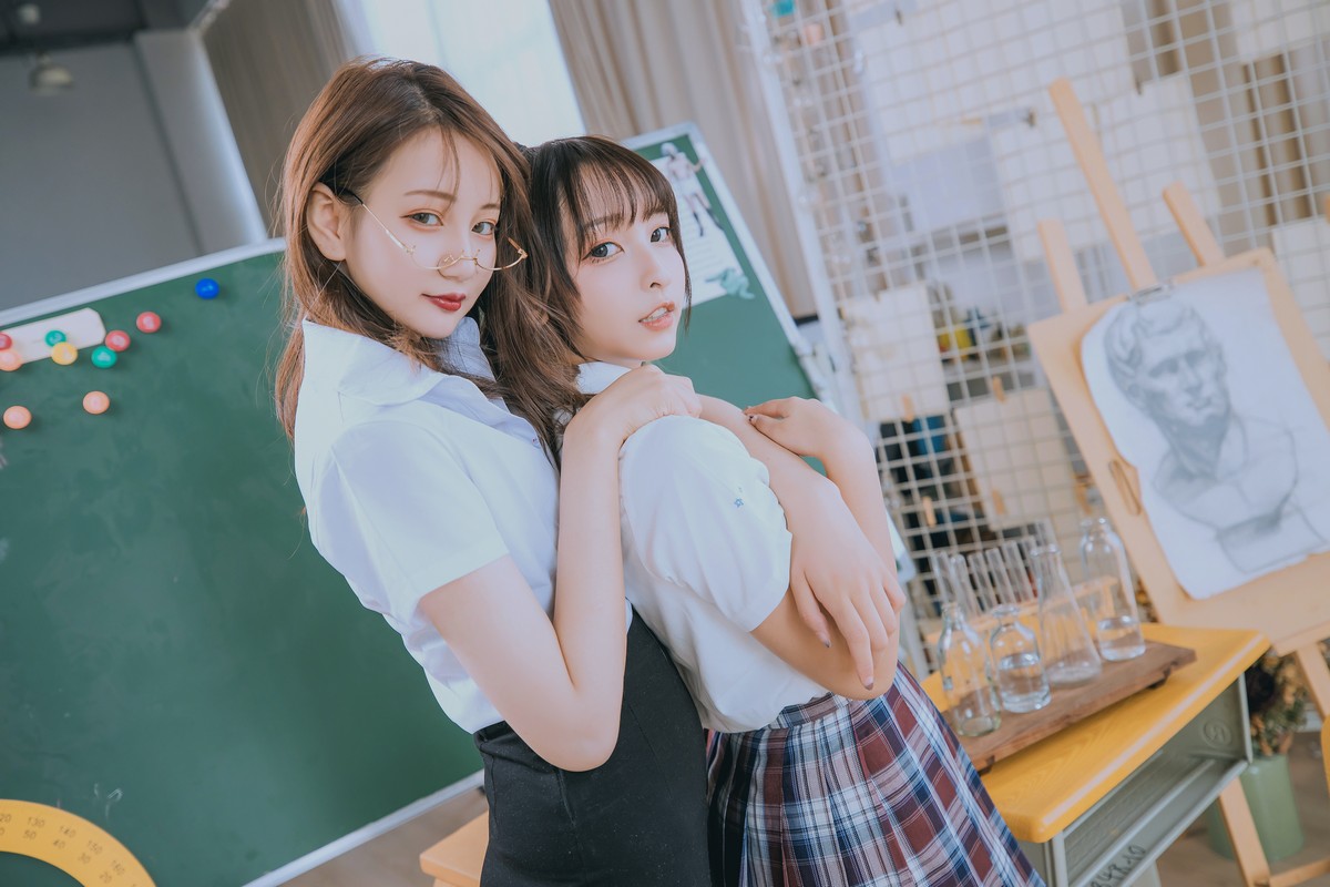 xgyw.top_萝莉美女神楽板真冬百合教室主题教室里师生情主题性感白T配黑丝袜诱惑写真150P