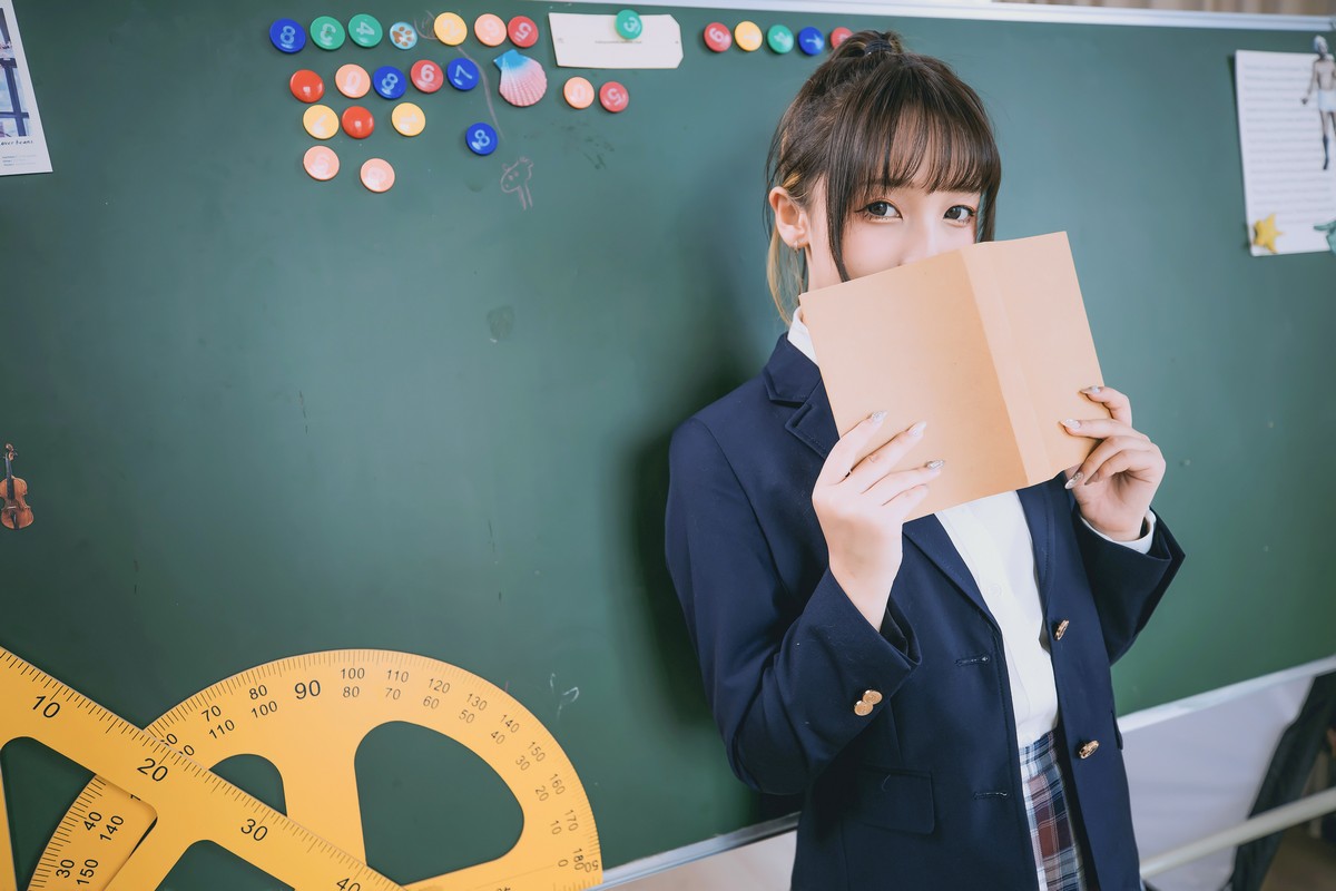 xgyw.top_萝莉美女神楽板真冬百合教室主题教室里师生情主题性感白T配黑丝袜诱惑写真150P